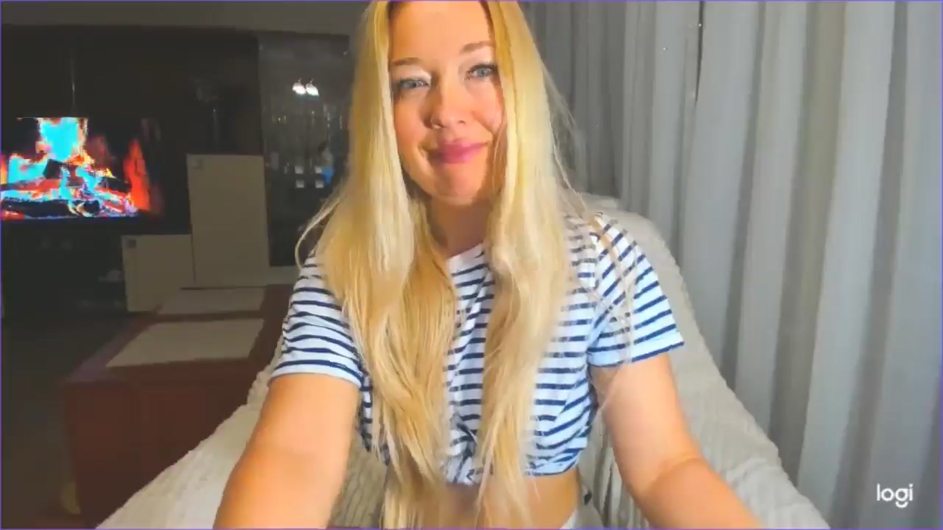 Gallery image thumbnail from FlamingoDream's myfreecams stream on, 04/16/2025, 21:56 image 15 of 20