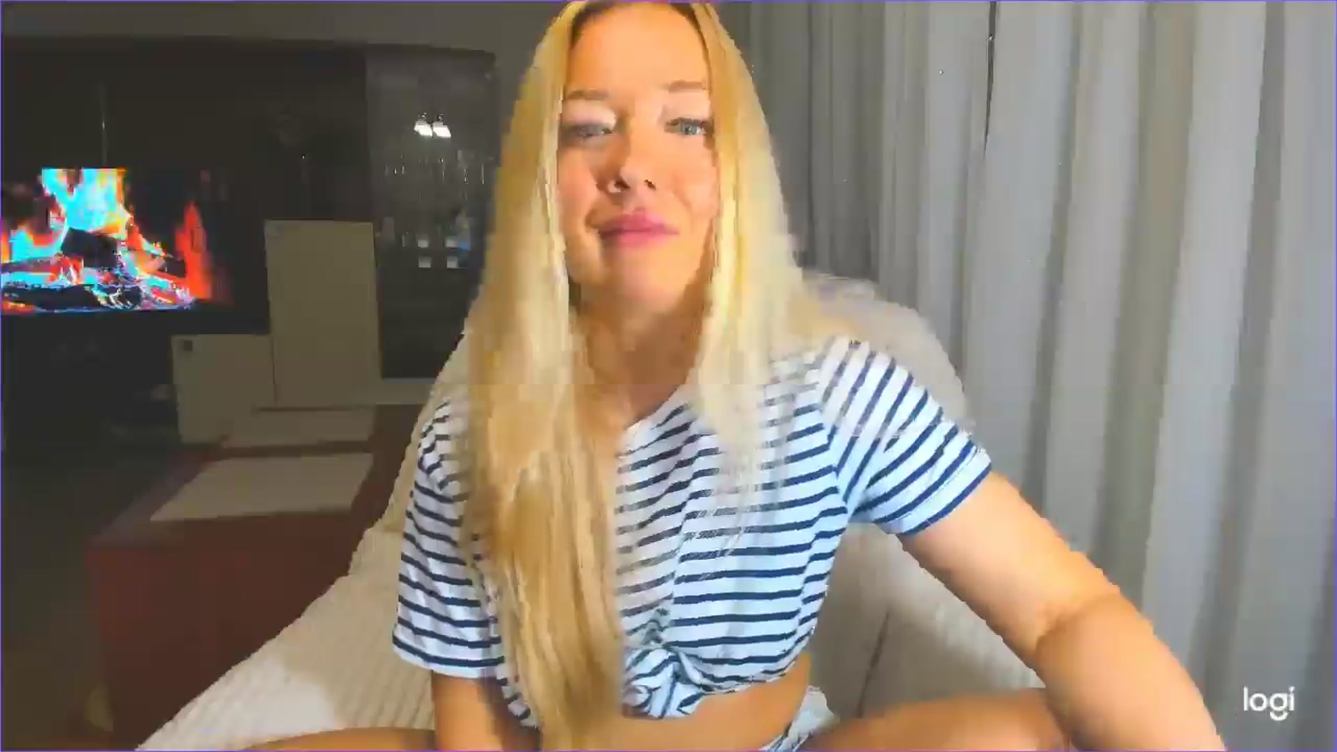 Gallery image thumbnail from FlamingoDream's myfreecams stream on, 04/16/2025, 21:56 image 10 of 20