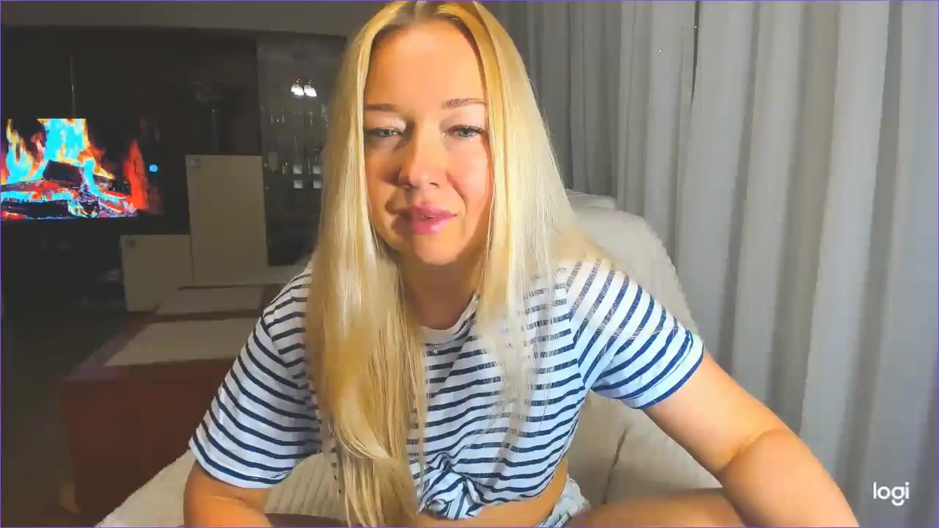 Gallery image thumbnail from FlamingoDream's myfreecams stream on, 04/16/2025, 21:56 image 6 of 20