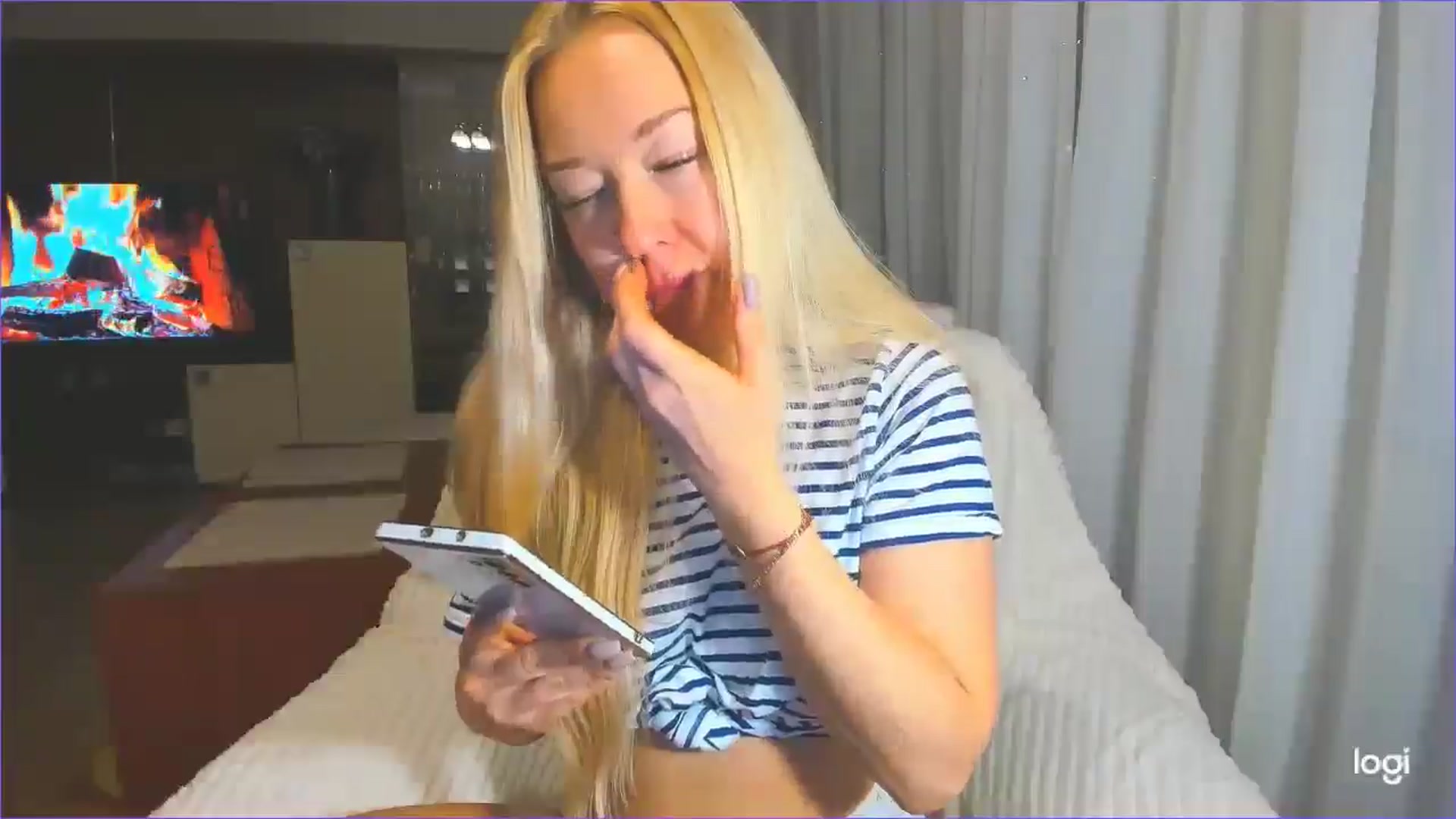 Gallery image thumbnail from FlamingoDream's myfreecams stream on, 04/16/2025, 21:56 image 13 of 20