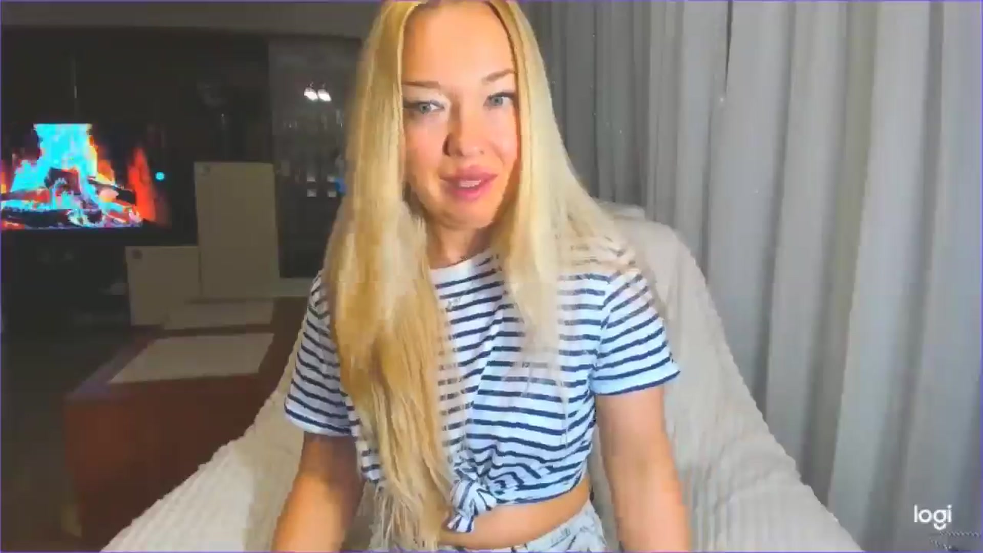 Gallery image thumbnail from FlamingoDream's myfreecams stream on, 04/16/2025, 23:51 image 3 of 20