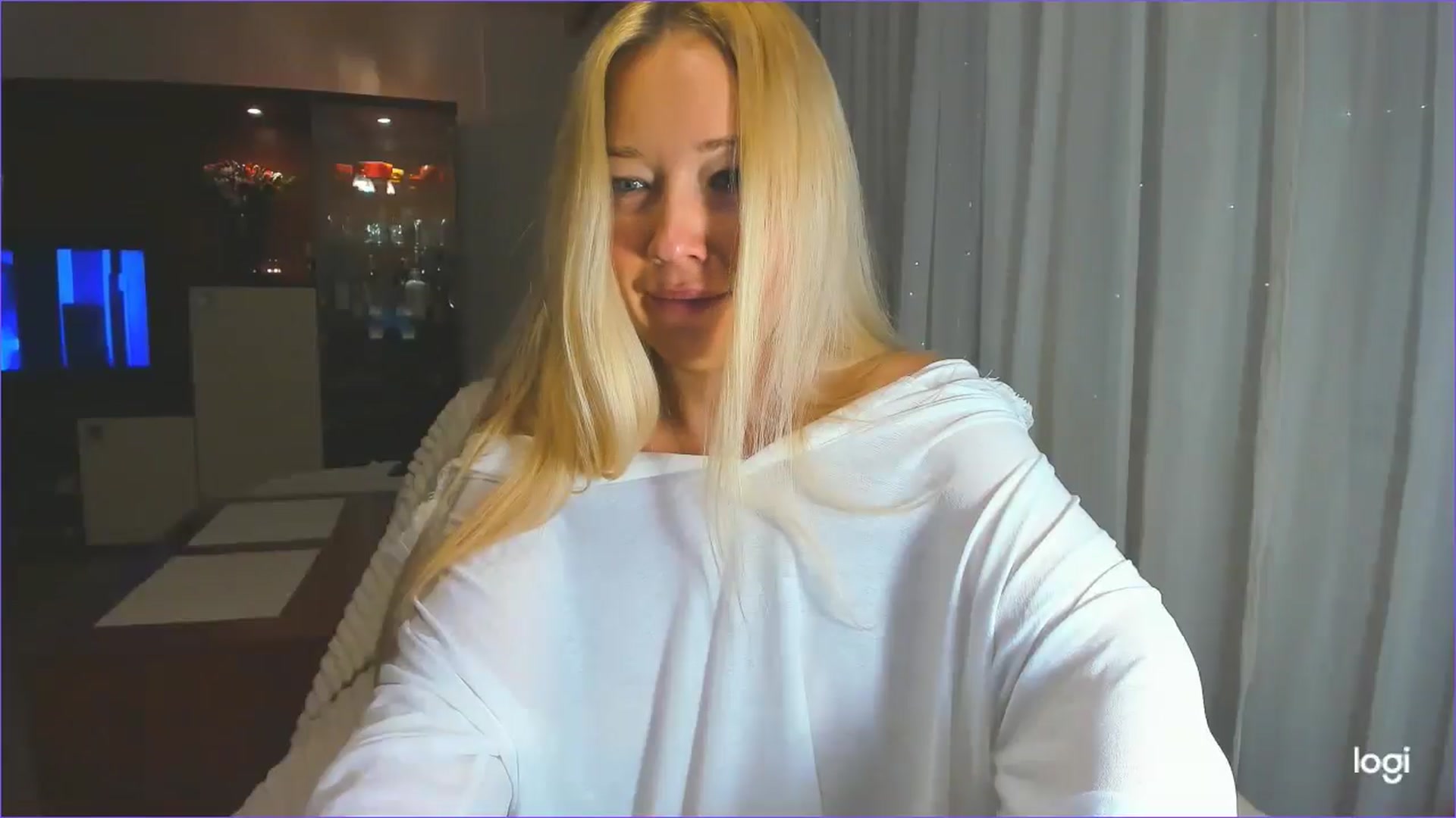 Gallery image thumbnail from FlamingoDream's myfreecams stream on, 04/17/2025, 19:35 image 12 of 20