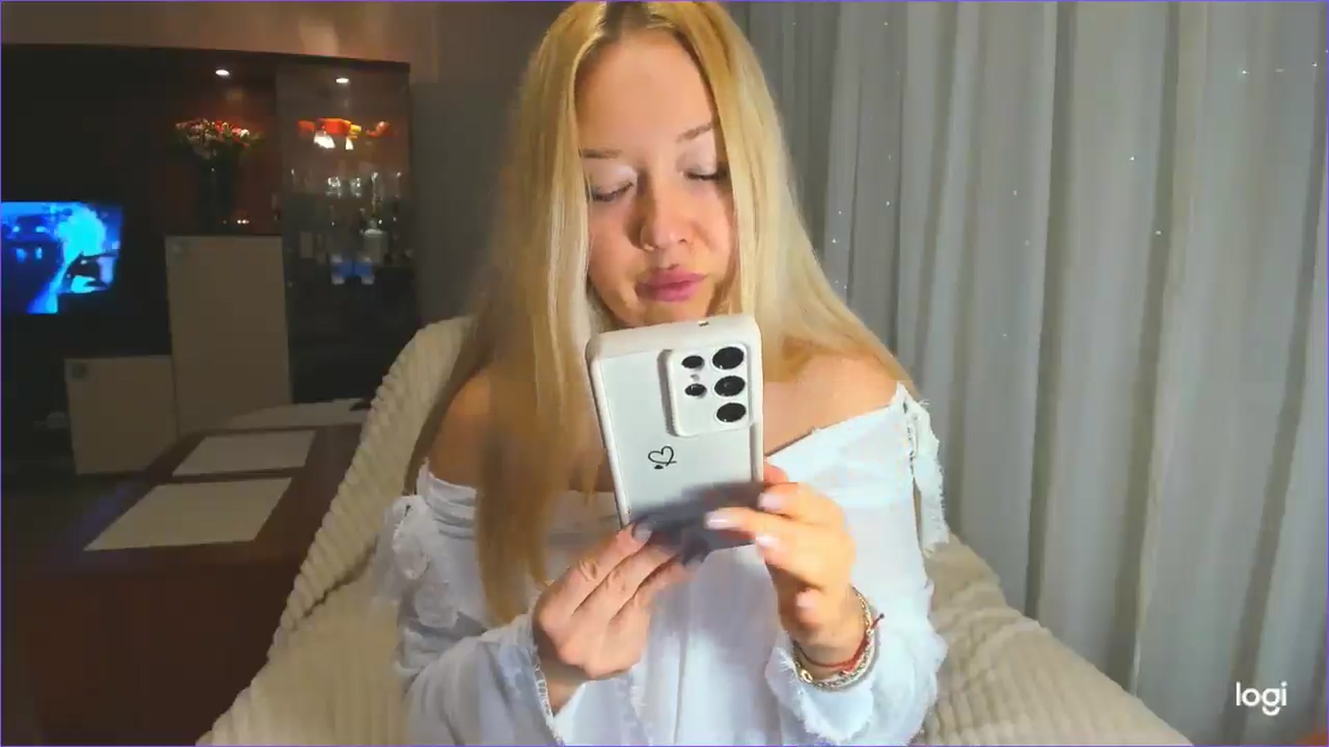 Gallery image thumbnail from FlamingoDream's myfreecams stream on, 04/17/2025, 20:29 image 3 of 20