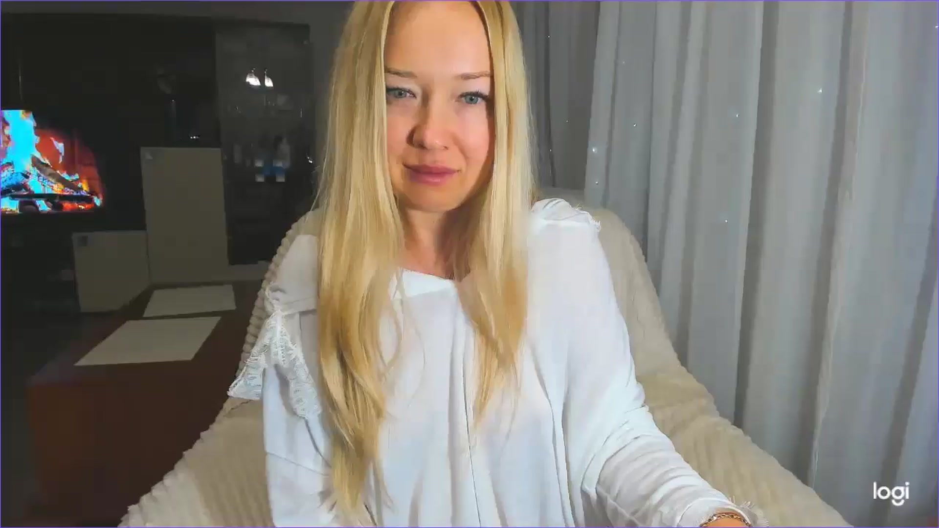Gallery image thumbnail from FlamingoDream's myfreecams stream on, 04/17/2025, 22:13 image 7 of 20