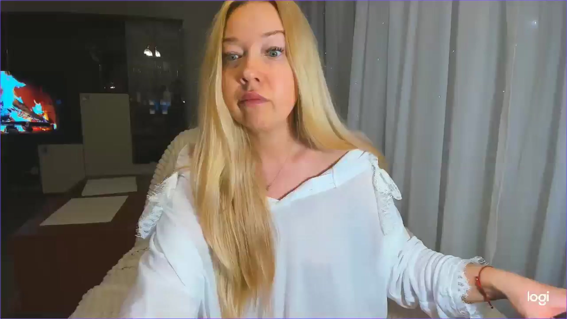 Gallery image thumbnail from FlamingoDream's myfreecams stream on, 04/18/2025, 02:25 image 1 of 20