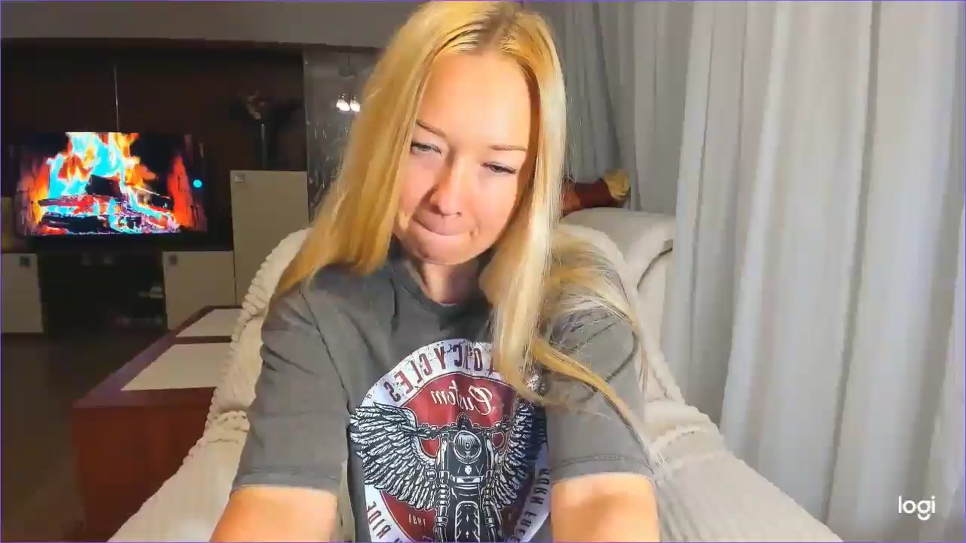 Gallery image thumbnail from FlamingoDream's myfreecams stream on, 04/18/2025, 22:05 image 16 of 20