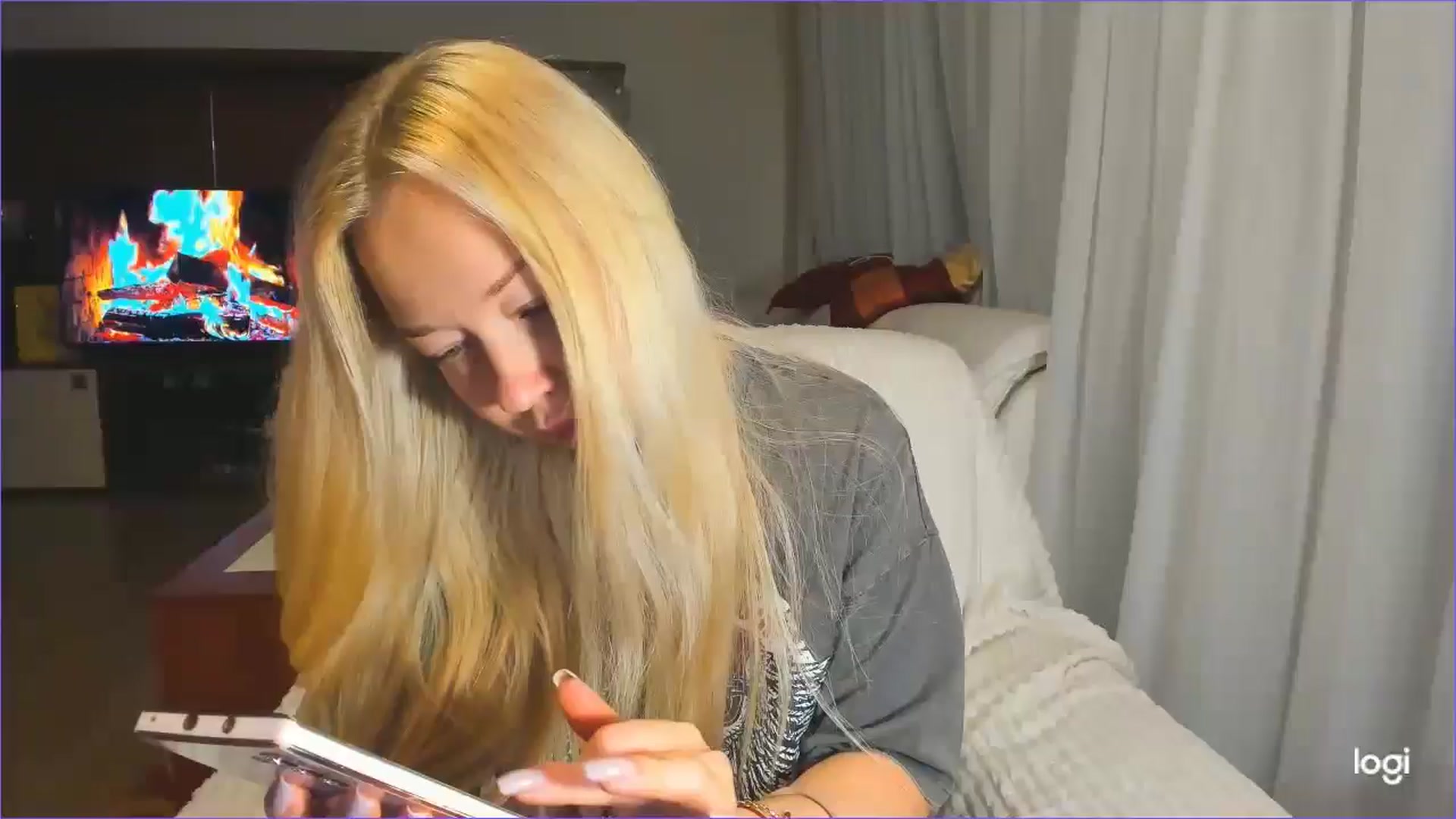 Gallery image thumbnail from FlamingoDream's myfreecams stream on, 04/18/2025, 22:05 image 1 of 20