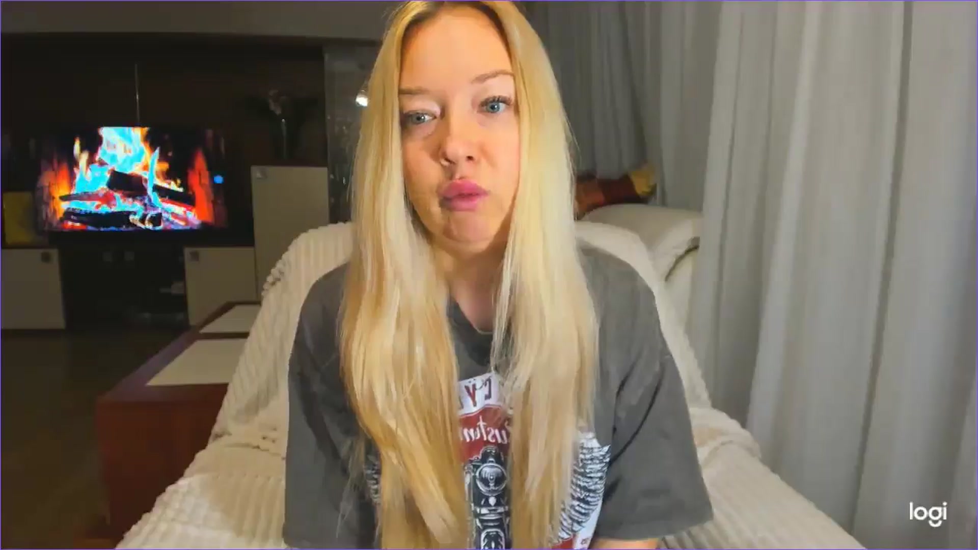Gallery image thumbnail from FlamingoDream's myfreecams stream on, 04/18/2025, 22:05 image 2 of 20