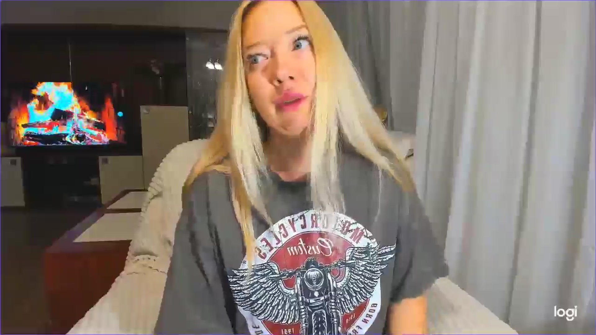 Gallery image thumbnail from FlamingoDream's myfreecams stream on, 04/18/2025, 22:05 image 18 of 20