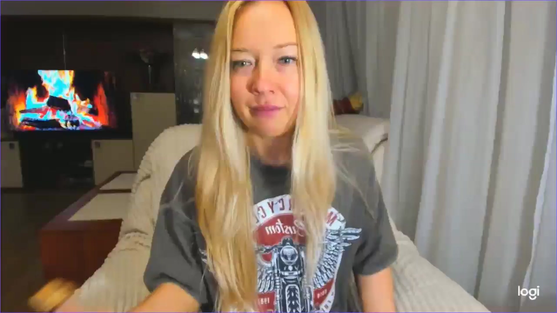 Gallery image thumbnail from FlamingoDream's myfreecams stream on, 04/18/2025, 23:10 image 4 of 20