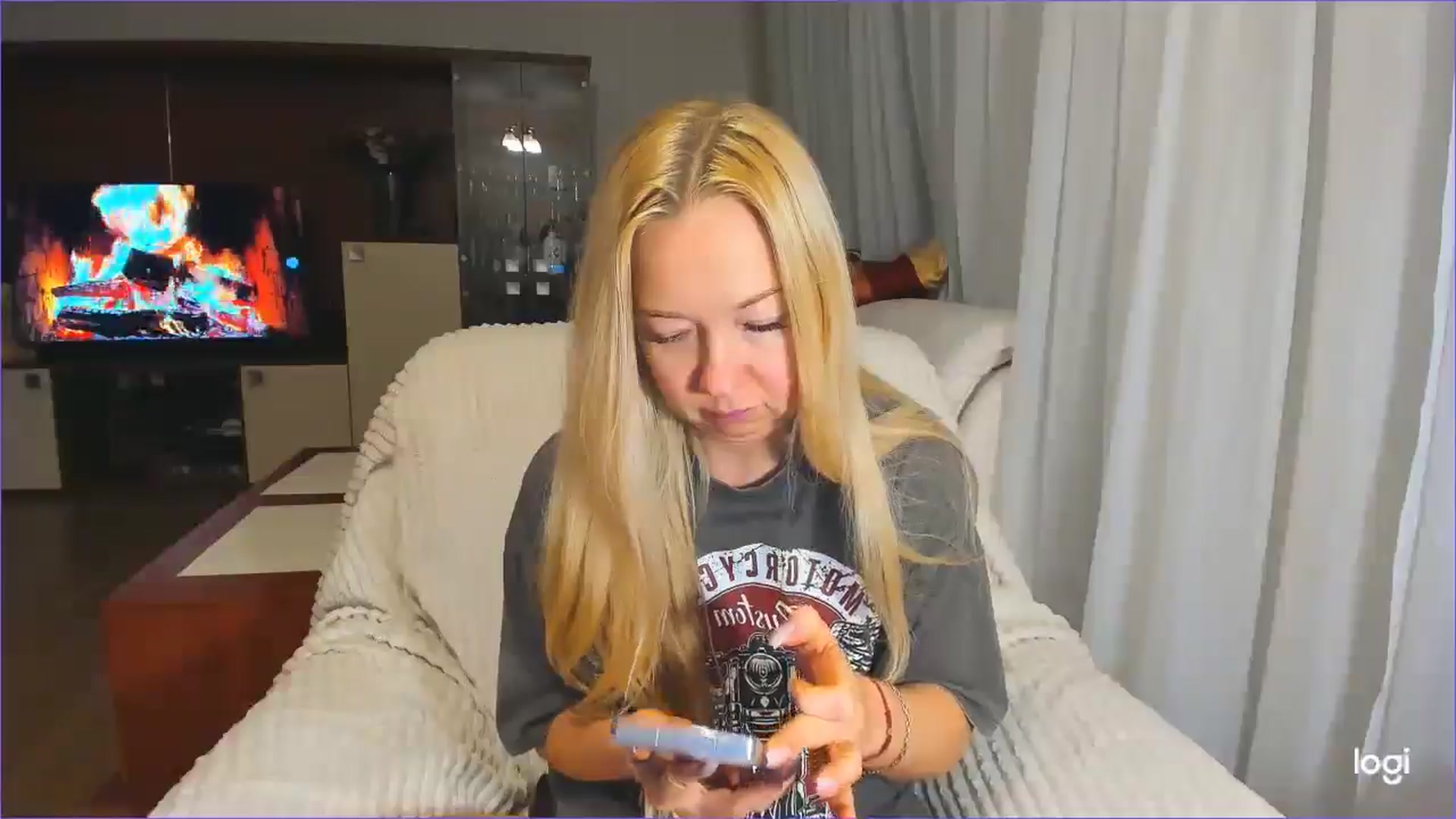 Gallery image thumbnail from FlamingoDream's myfreecams stream on, 04/18/2025, 23:10 image 2 of 20