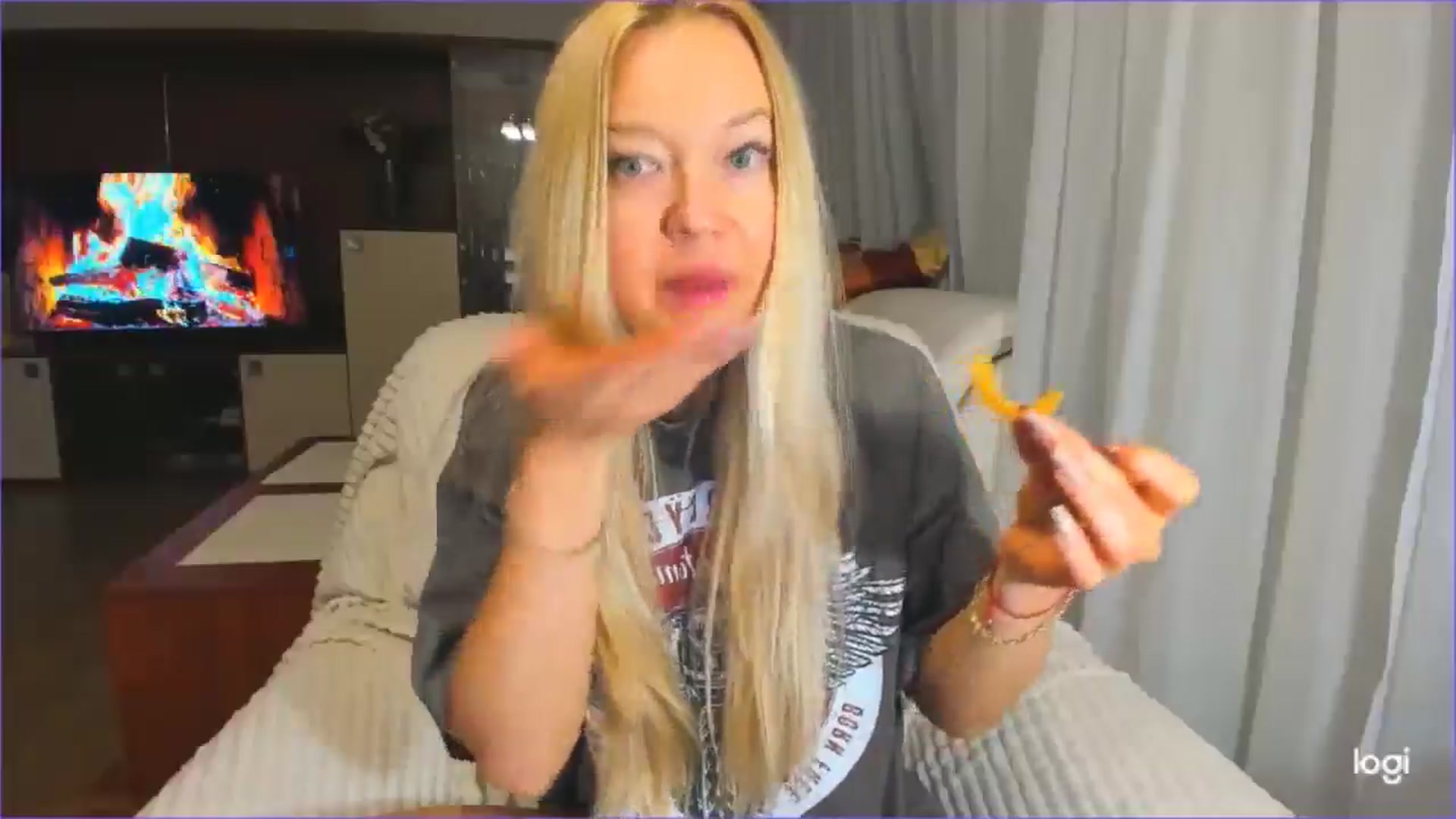 Gallery image thumbnail from FlamingoDream's myfreecams stream on, 04/18/2025, 23:10 image 15 of 20