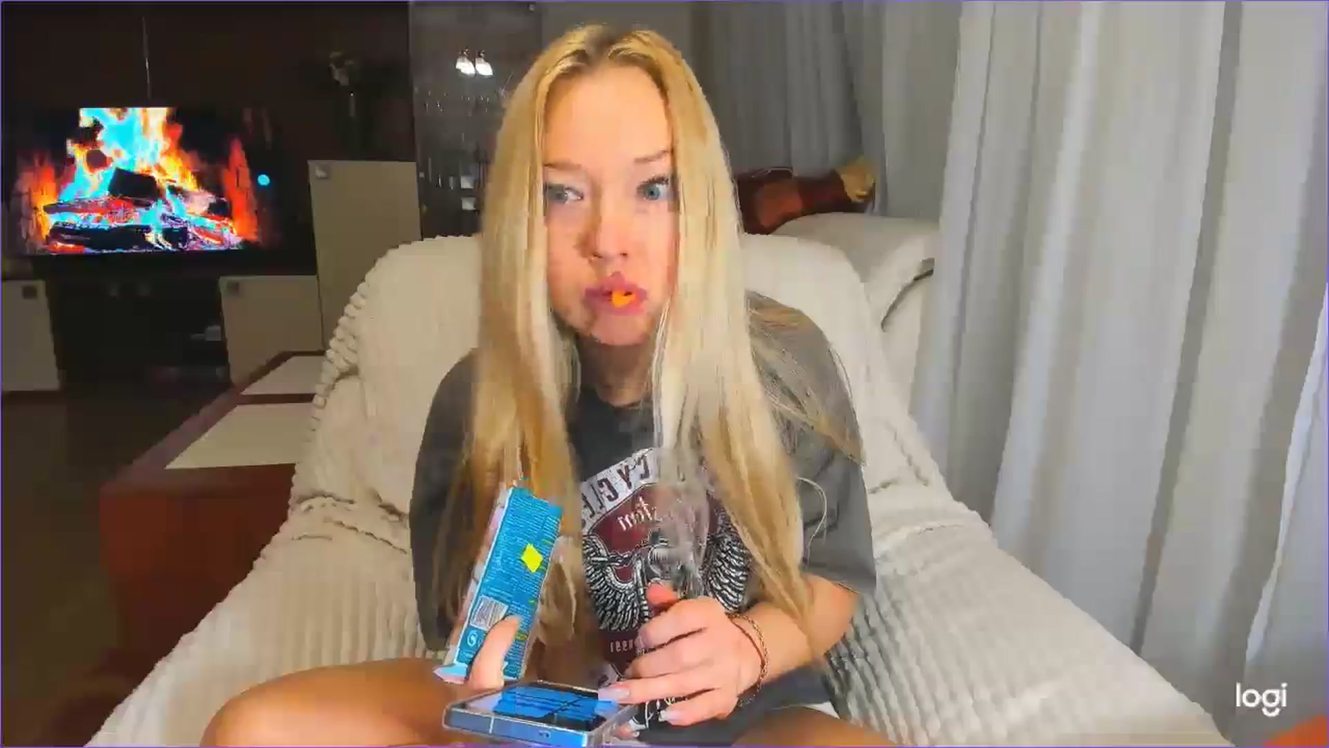 Gallery image thumbnail from FlamingoDream's myfreecams stream on, 04/18/2025, 23:10 image 9 of 20