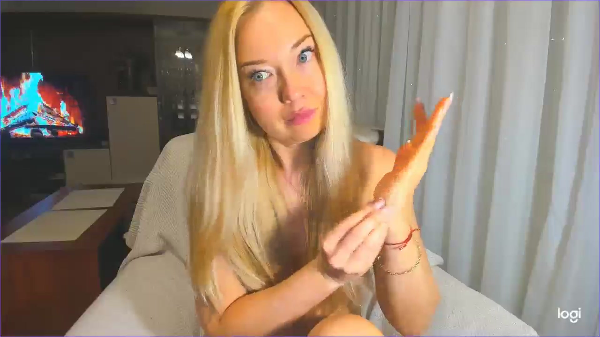 Gallery image thumbnail from FlamingoDream's myfreecams stream on, 04/25/2025, 02:06 image 9 of 20