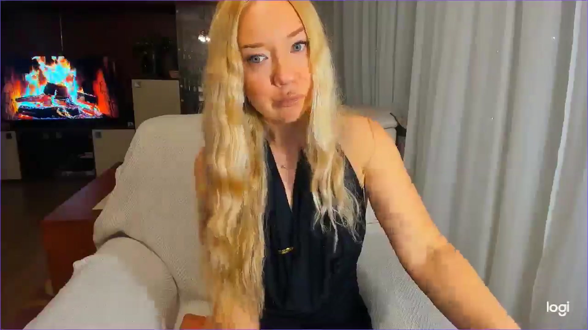 Gallery image thumbnail from FlamingoDream's myfreecams stream on, 04/25/2025, 19:37 image 17 of 20