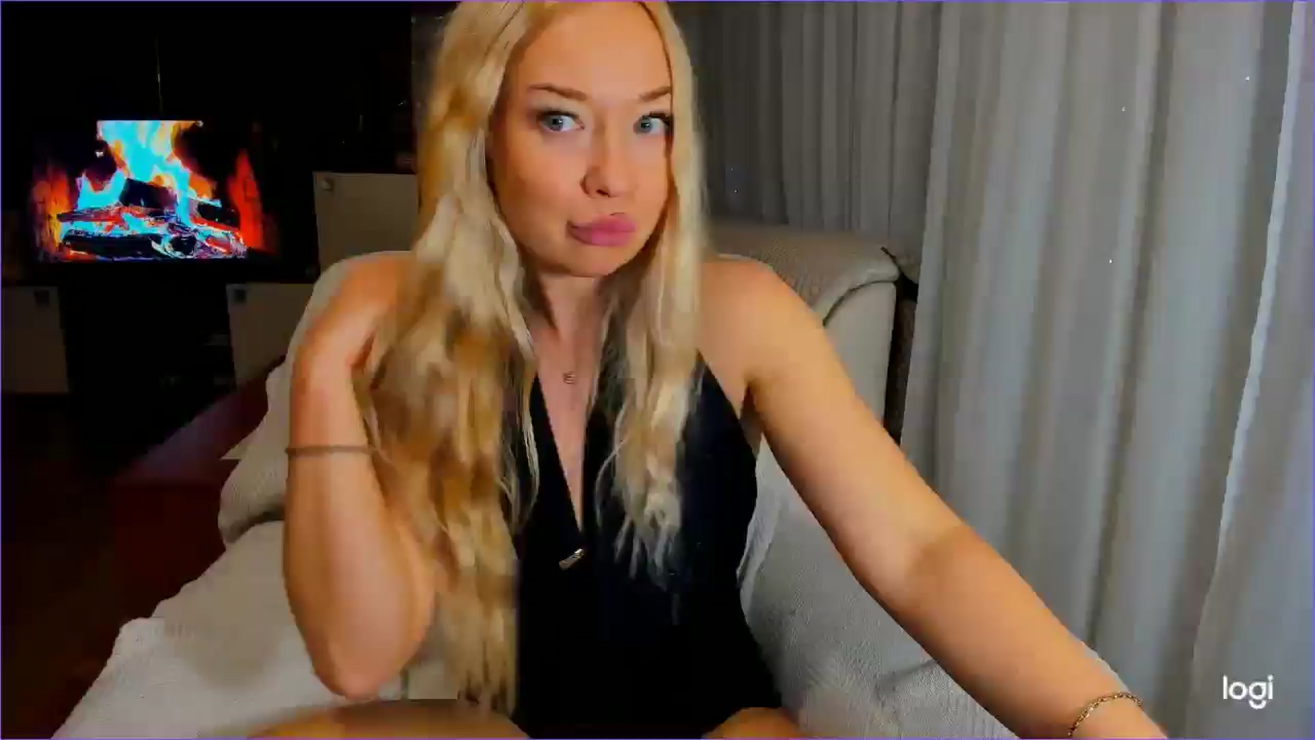 Gallery image thumbnail from FlamingoDream's myfreecams stream on, 04/25/2025, 19:37 image 4 of 20