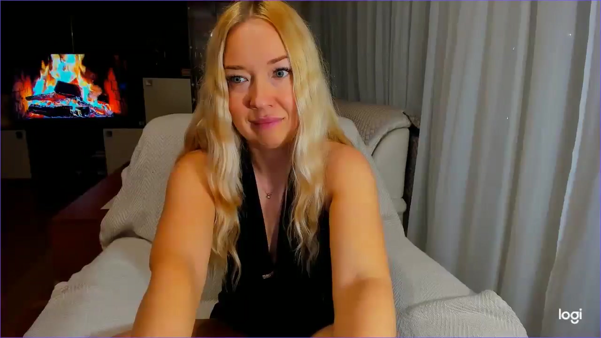 Gallery image thumbnail from FlamingoDream's myfreecams stream on, 04/25/2025, 19:37 image 3 of 20