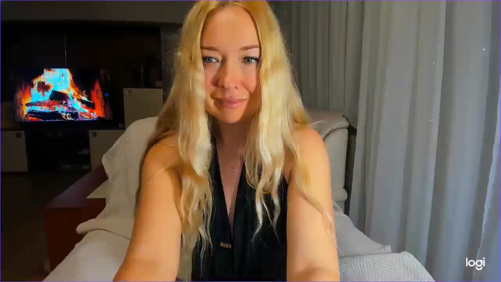 Gallery image thumbnail from FlamingoDream's myfreecams stream on, 04/25/2025, 21:11 image 7 of 20