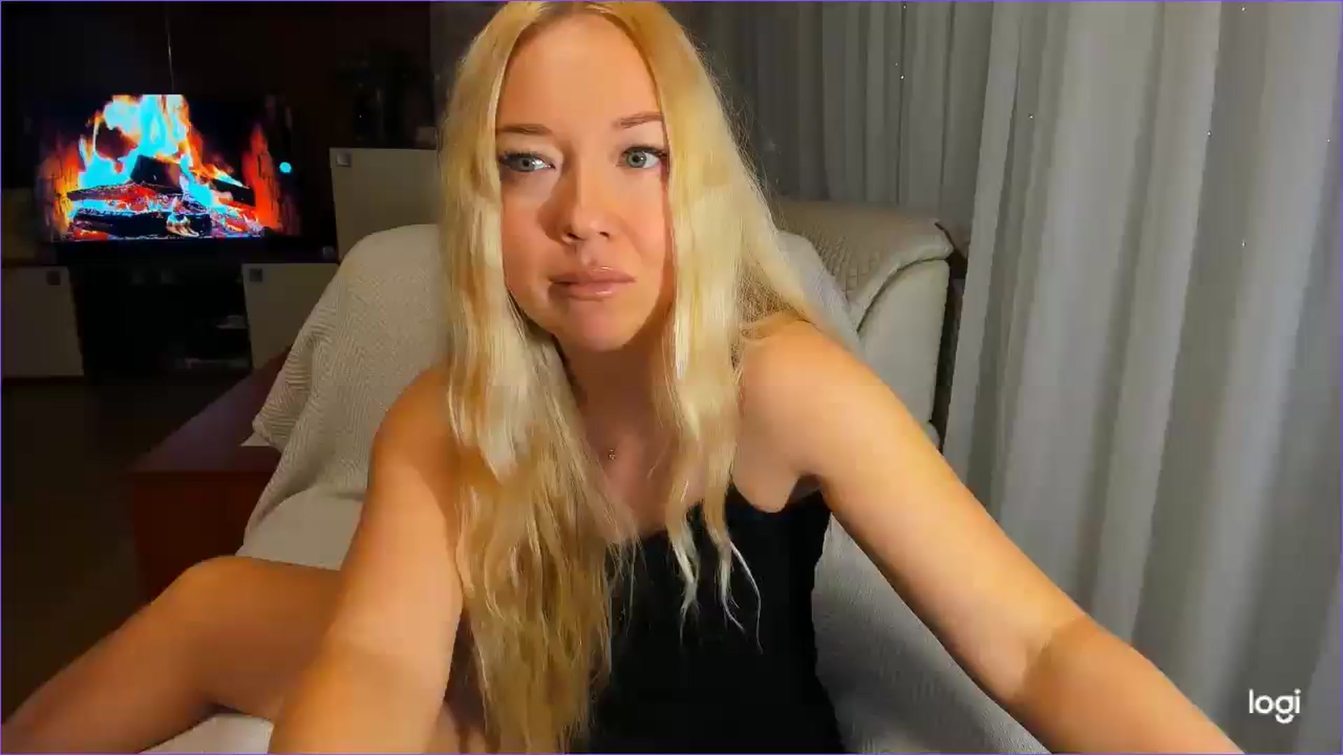 Gallery image thumbnail from FlamingoDream's myfreecams stream on, 04/25/2025, 22:22 image 11 of 20