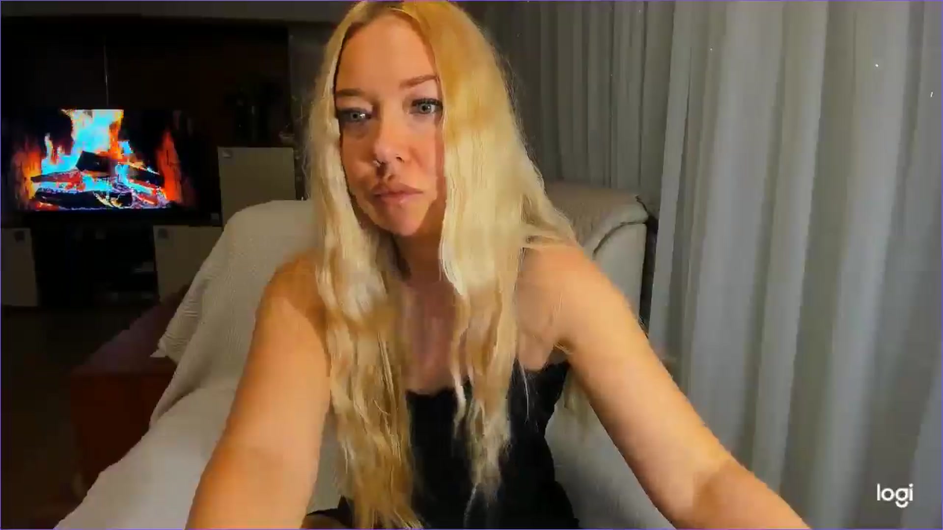Gallery image thumbnail from FlamingoDream's myfreecams stream on, 04/25/2025, 22:22 image 19 of 20