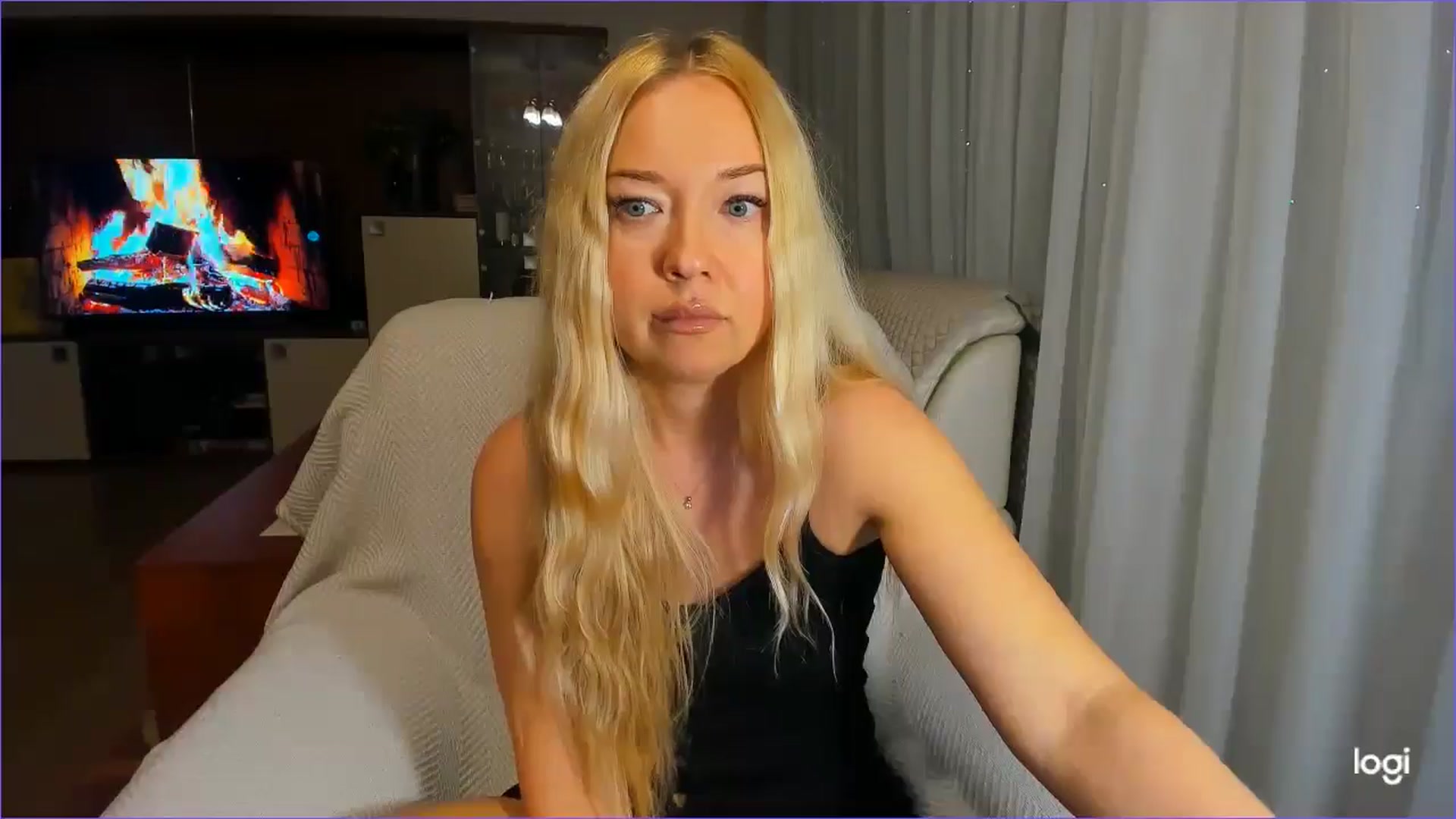 Gallery image thumbnail from FlamingoDream's myfreecams stream on, 04/25/2025, 22:22 image 6 of 20