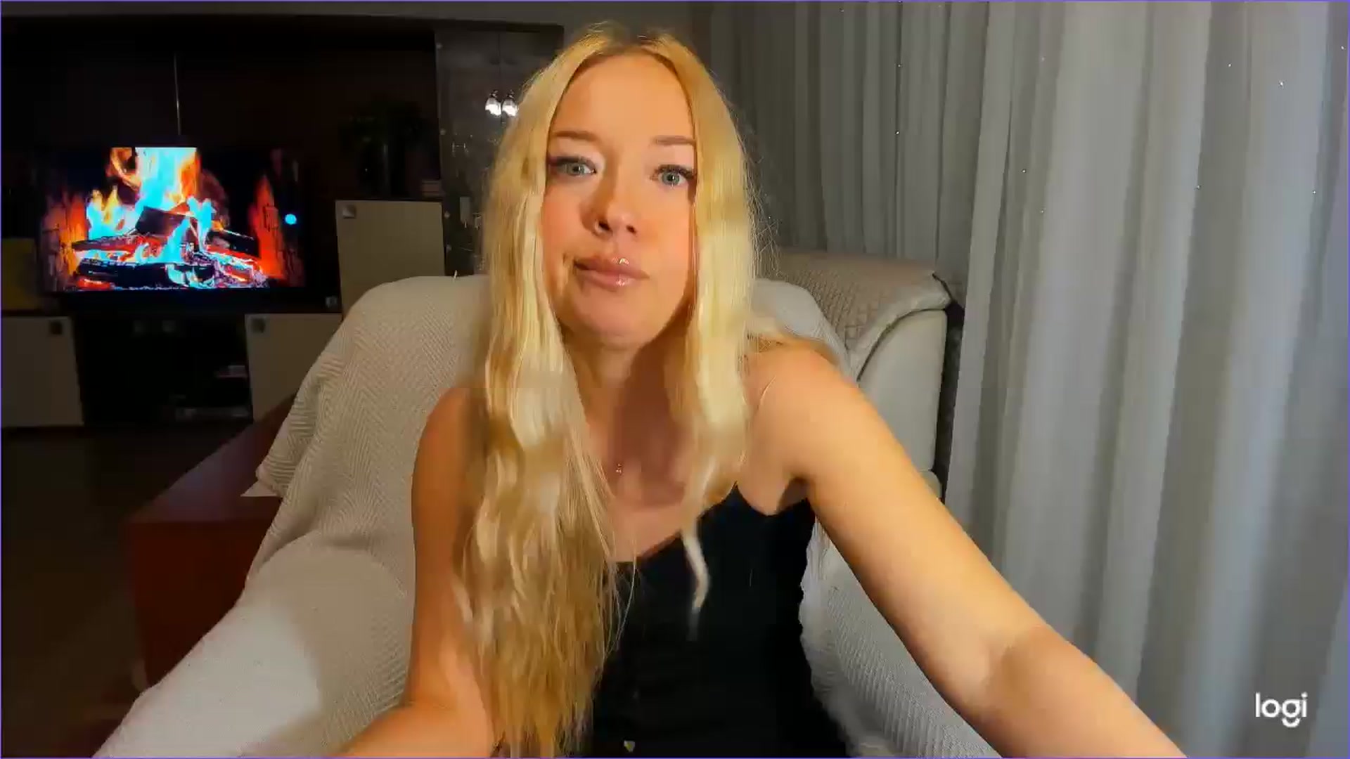 Gallery image thumbnail from FlamingoDream's myfreecams stream on, 04/25/2025, 22:22 image 4 of 20