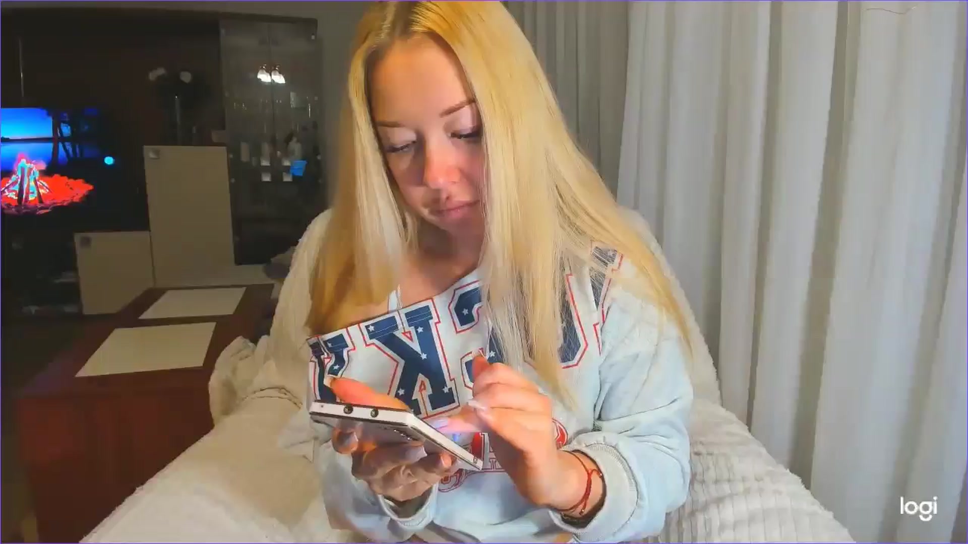 Gallery image thumbnail from FlamingoDream's myfreecams stream on, 04/28/2025, 21:19 image 9 of 20