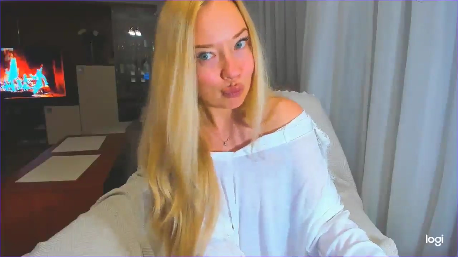 Gallery image thumbnail from FlamingoDream's myfreecams stream on, 04/29/2025, 21:22 image 10 of 20