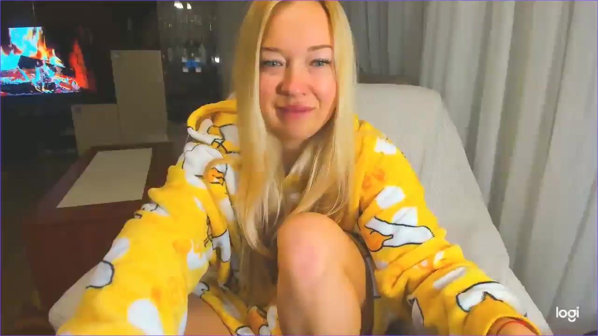 Gallery image thumbnail from FlamingoDream's myfreecams stream on, 05/02/2025, 01:37 image 9 of 20