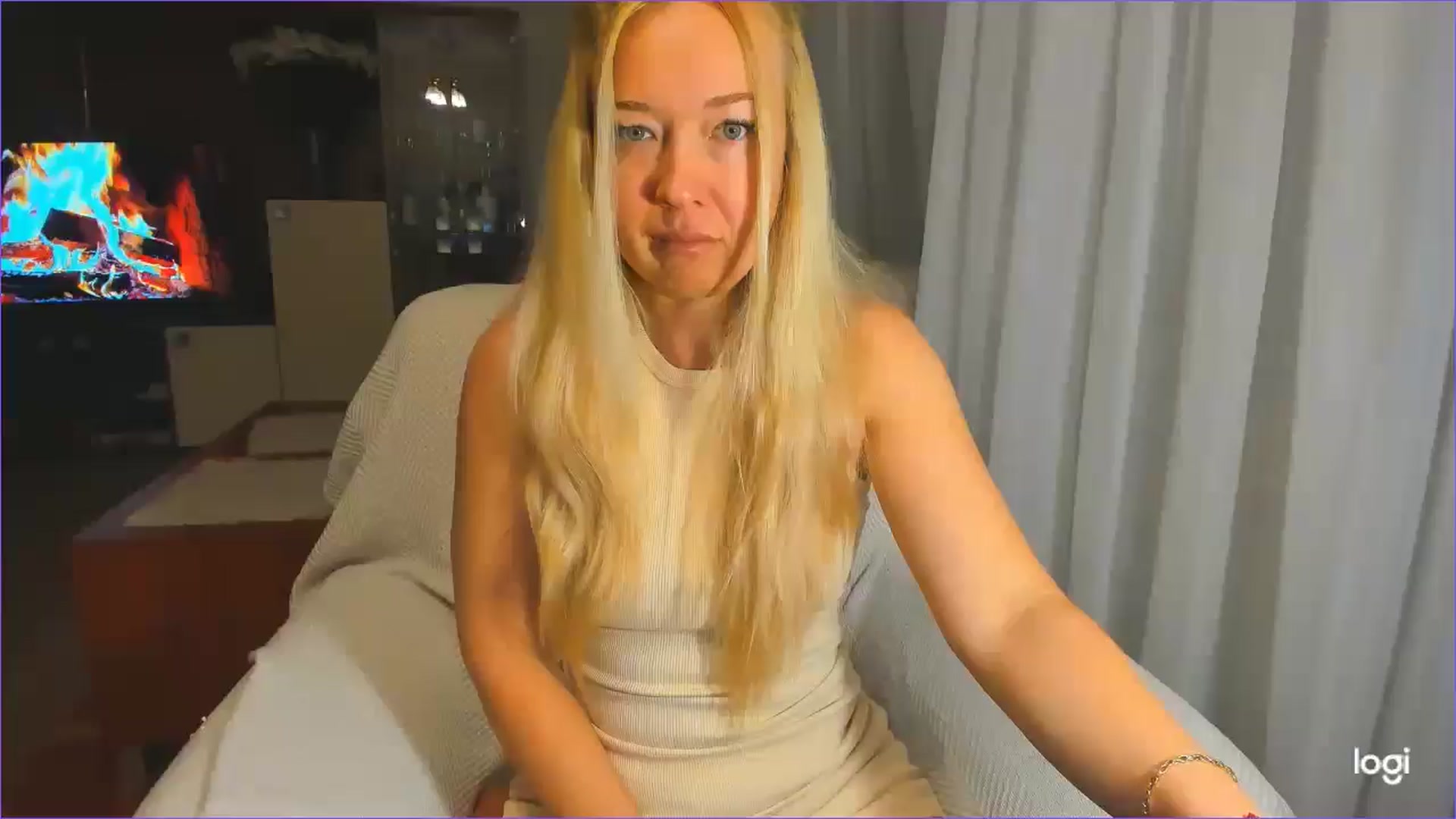 Gallery image thumbnail from FlamingoDream's myfreecams stream on, 05/06/2025, 21:39 image 8 of 20