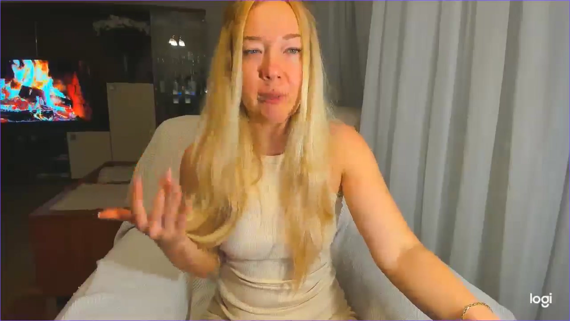 Gallery image thumbnail from FlamingoDream's myfreecams stream on, 05/06/2025, 22:42 image 4 of 20