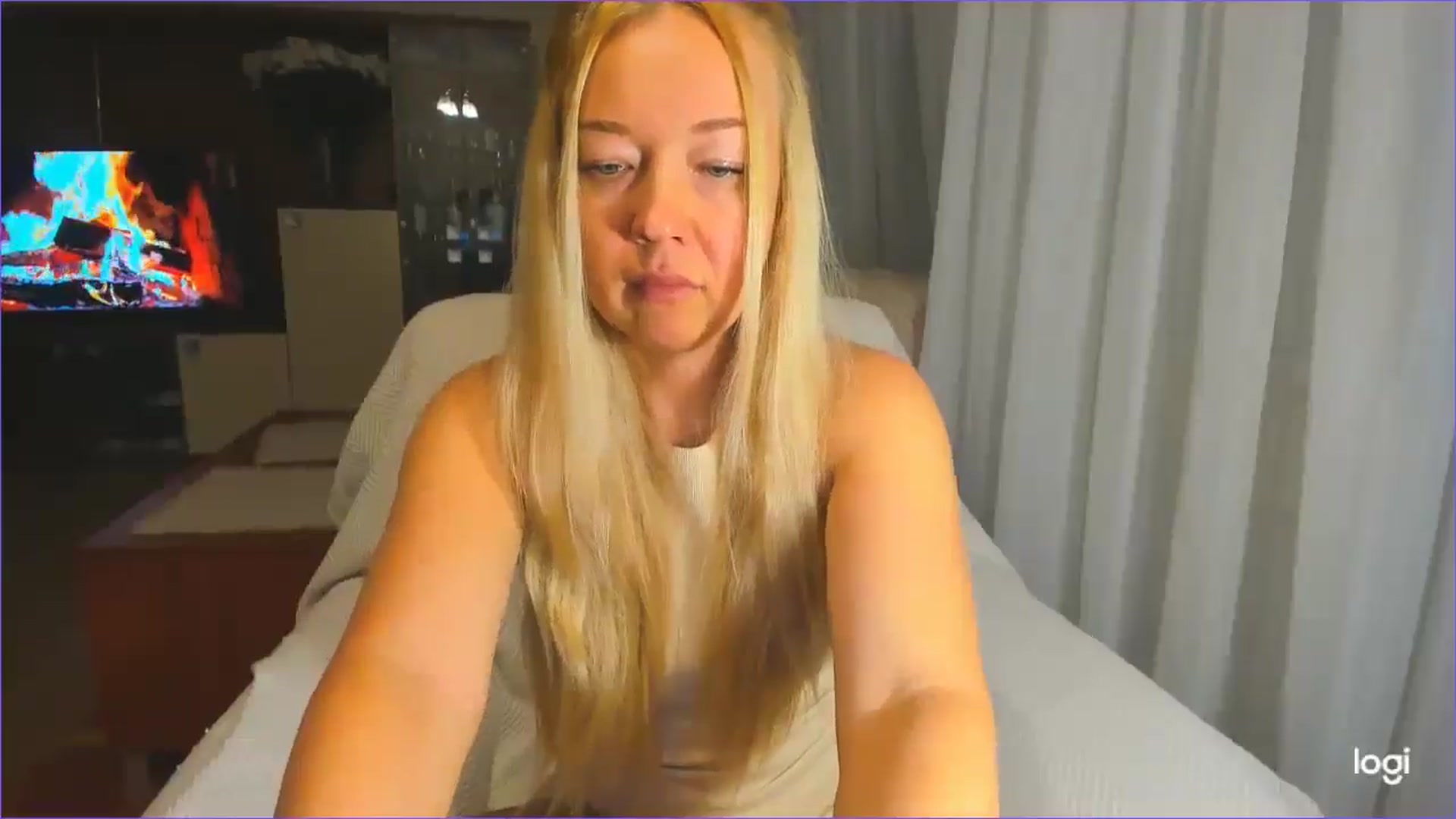 Gallery image thumbnail from FlamingoDream's myfreecams stream on, 05/06/2025, 22:42 image 9 of 20