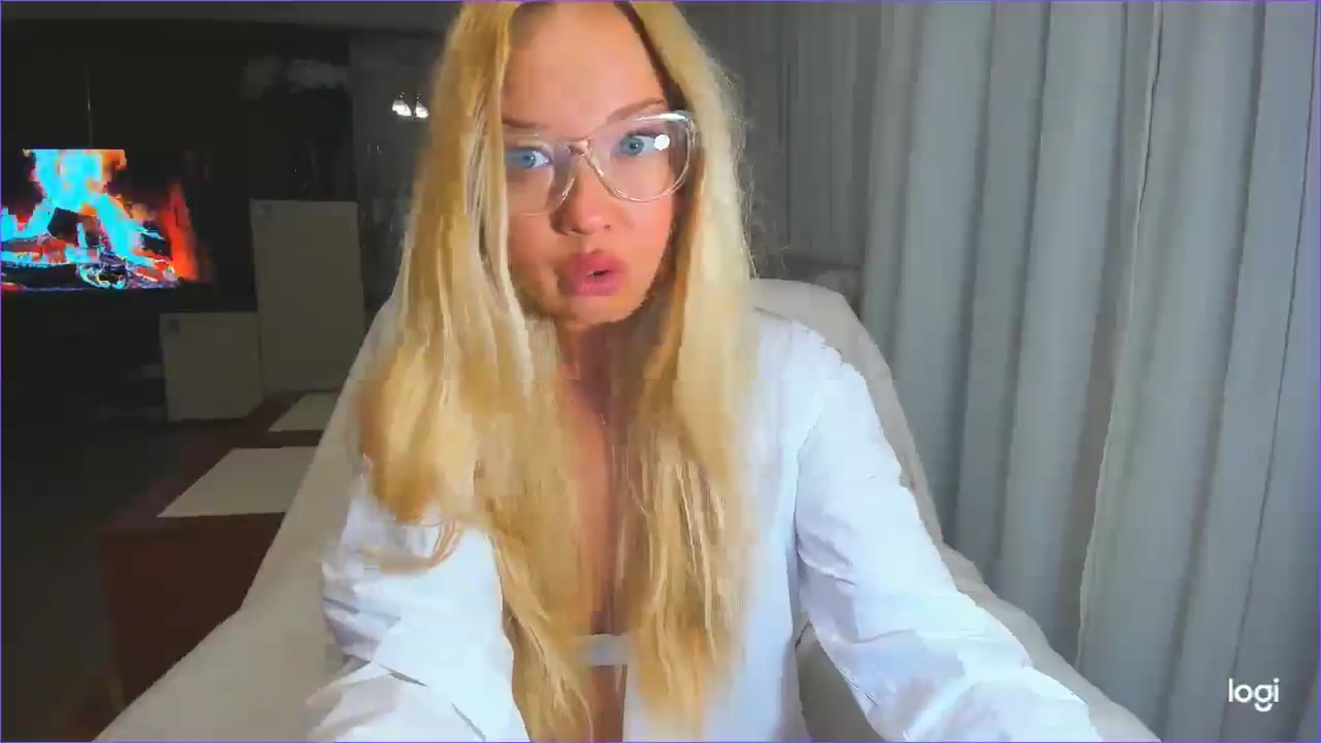 Gallery image thumbnail from FlamingoDream's myfreecams stream on, 05/14/2025, 24:04 image 17 of 20