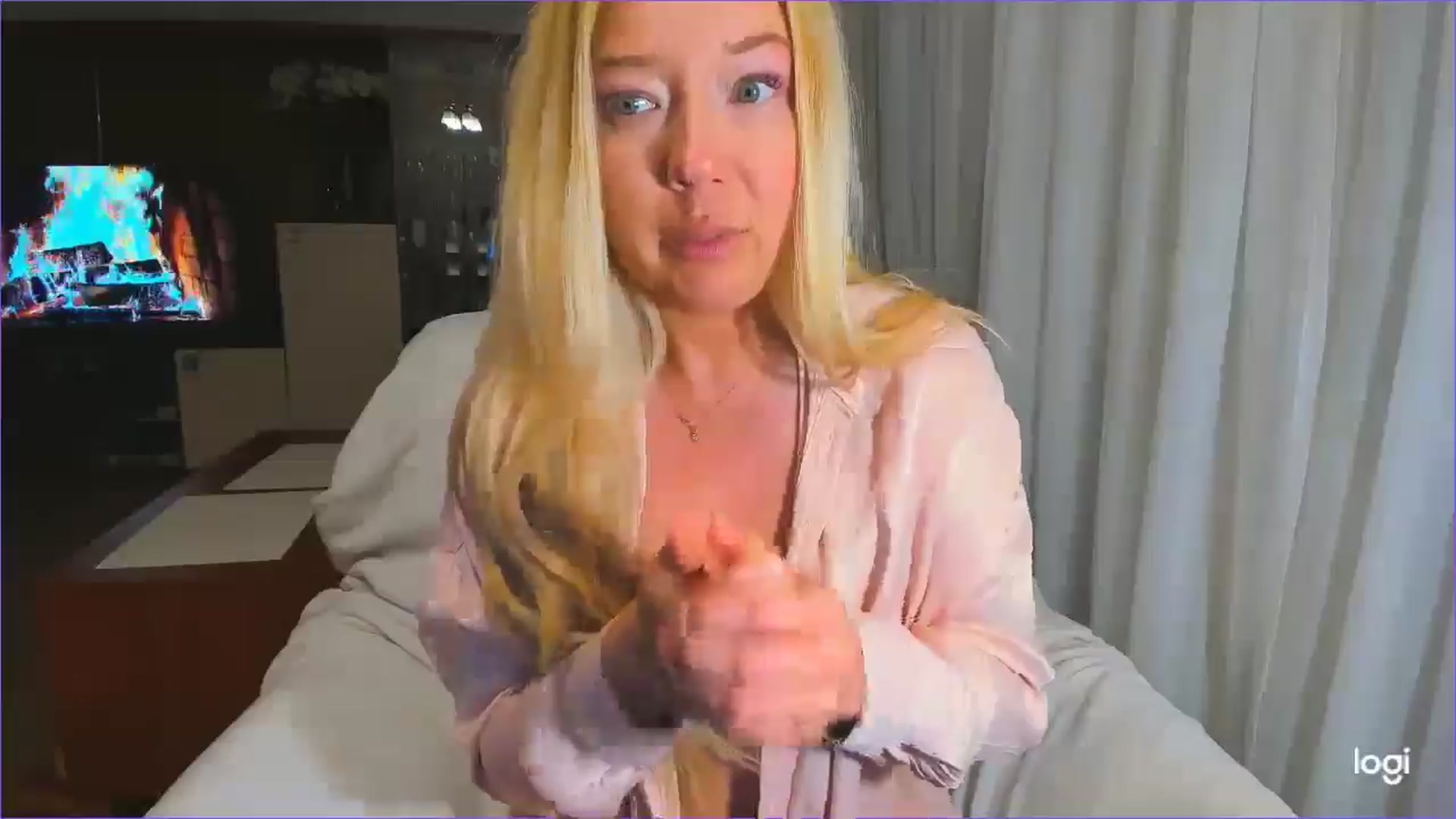 Gallery image thumbnail from FlamingoDream's myfreecams stream on, 05/16/2025, 02:02 image 9 of 20