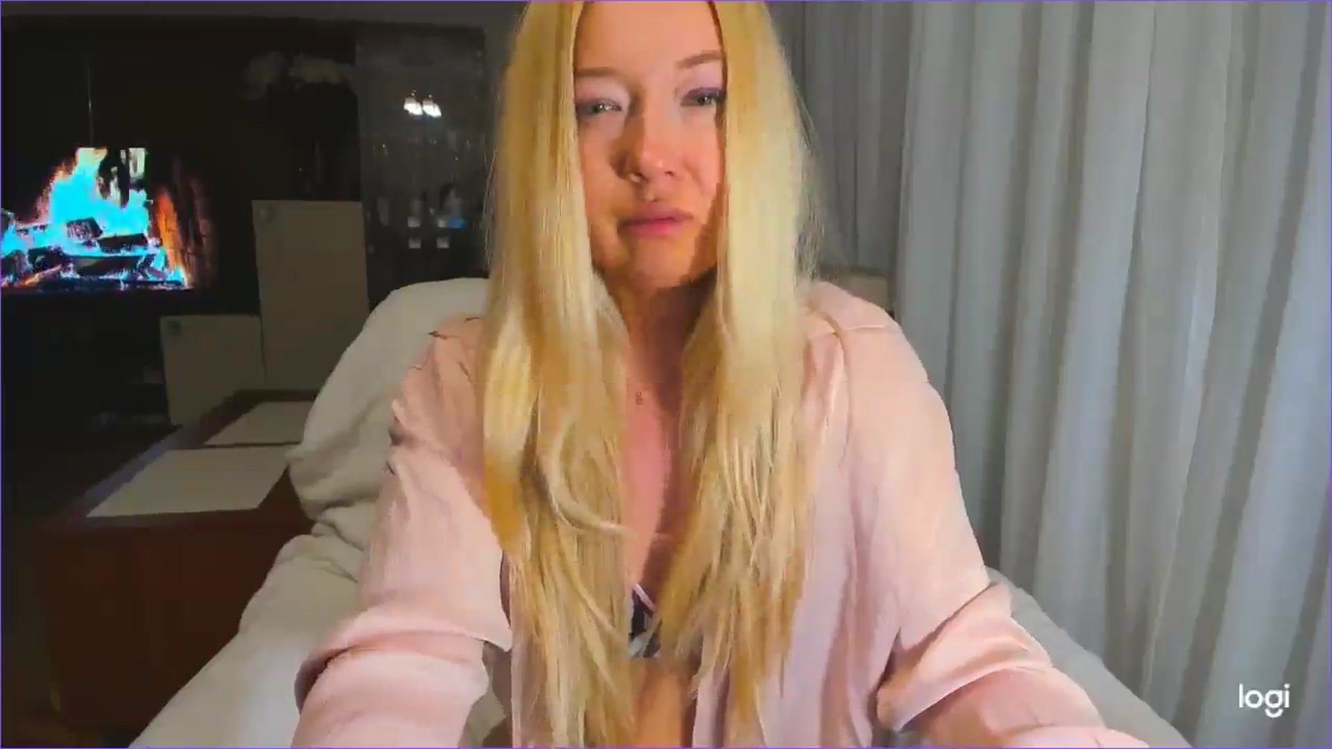 Gallery image thumbnail from FlamingoDream's myfreecams stream on, 05/16/2025, 02:02 image 12 of 20