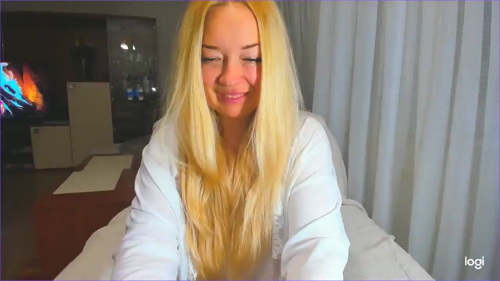 Gallery image thumbnail from FlamingoDream's myfreecams stream on, 05/28/2025, 24:52 image 7 of 20