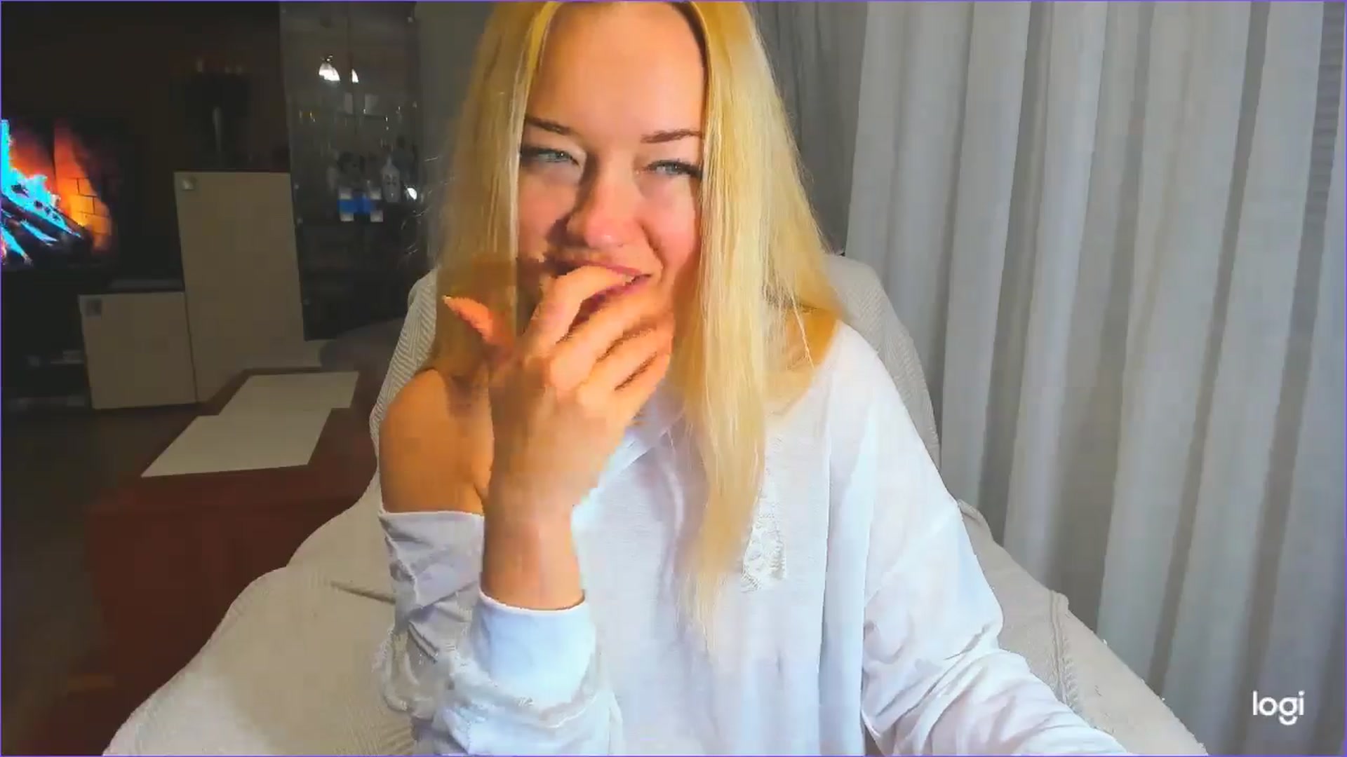 Gallery image thumbnail from FlamingoDream's myfreecams stream on, 05/28/2025, 24:52 image 13 of 20