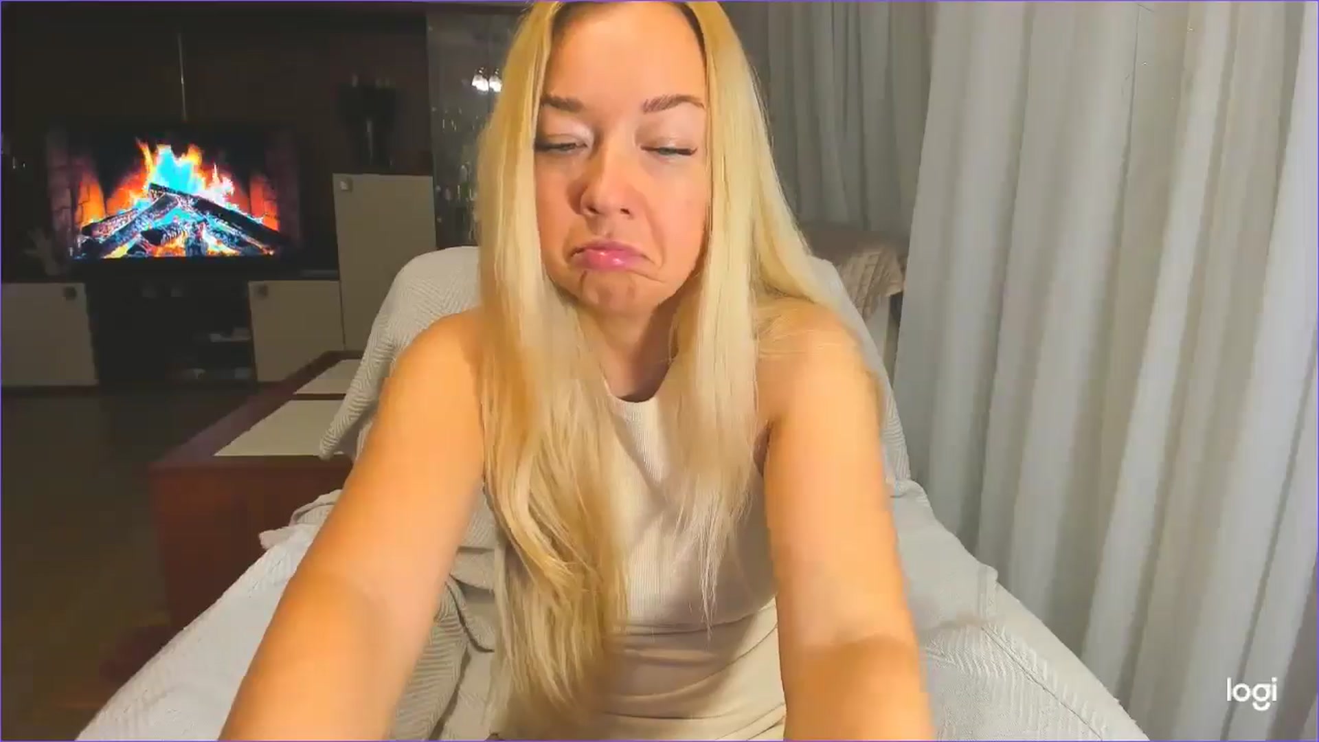 Gallery image thumbnail from FlamingoDream's myfreecams stream on, 05/30/2025, 24:46 image 7 of 20