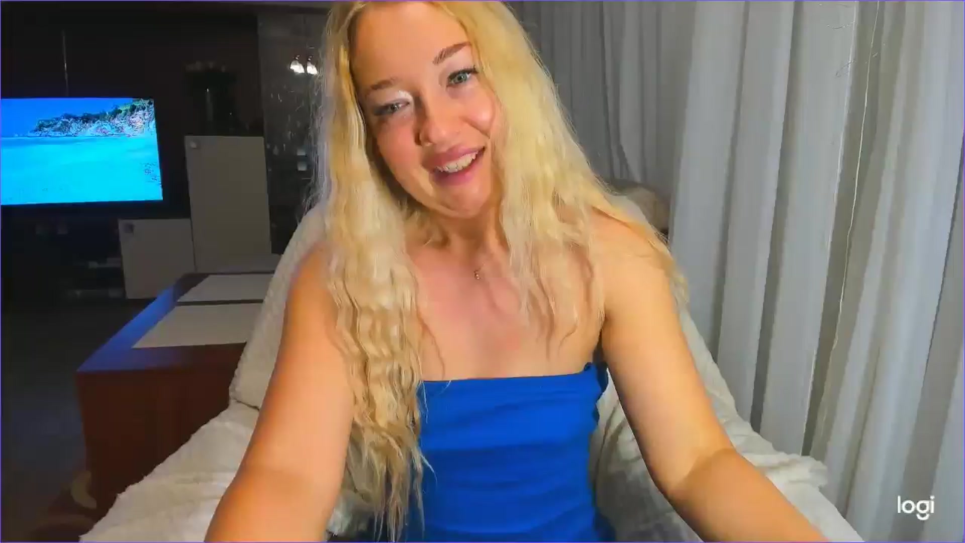 Gallery image thumbnail from FlamingoDream's myfreecams stream on, 06/03/2025, 02:41 image 3 of 20
