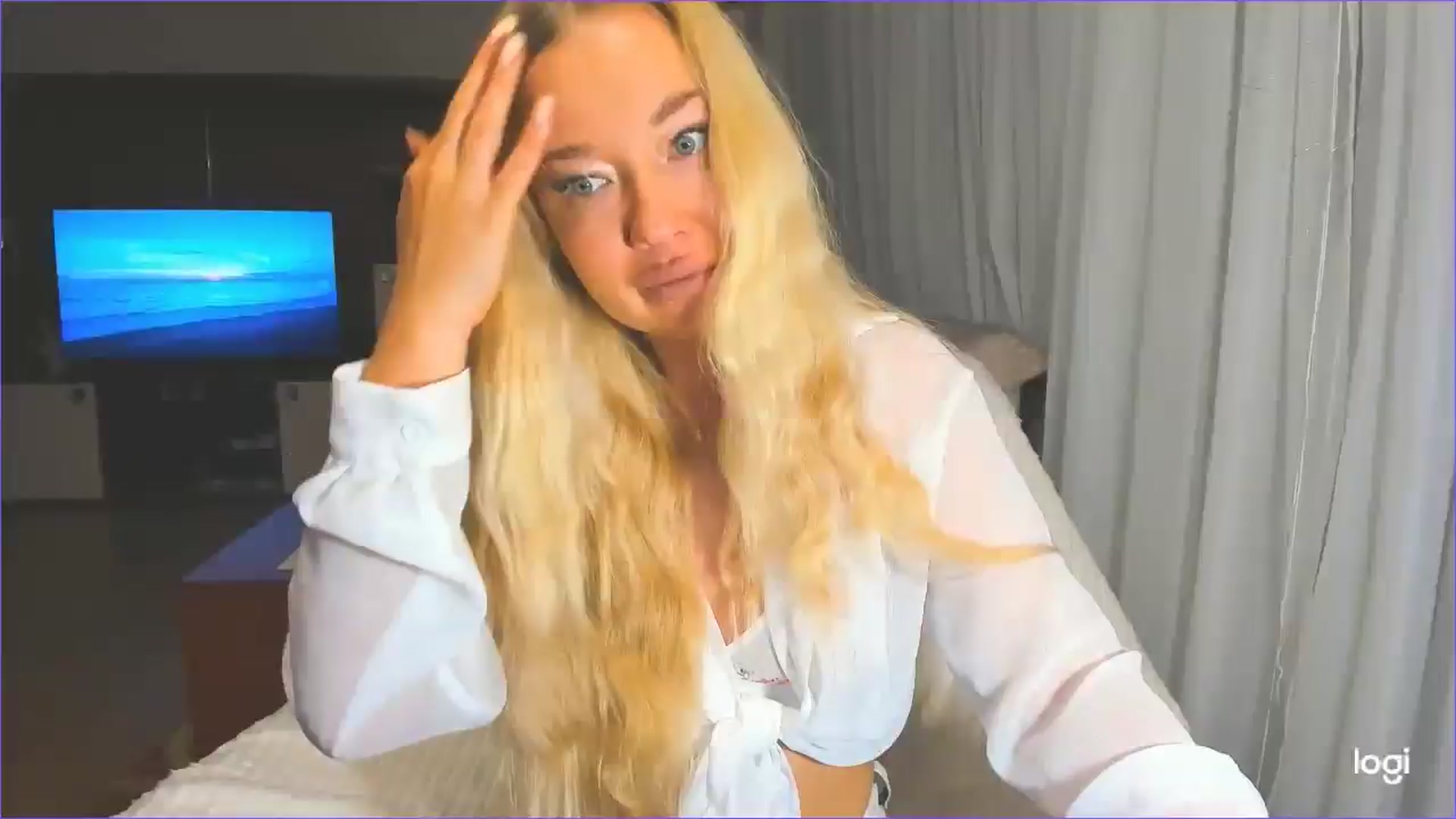Gallery image thumbnail from FlamingoDream's myfreecams stream on, 06/03/2025, 21:10 image 1 of 20