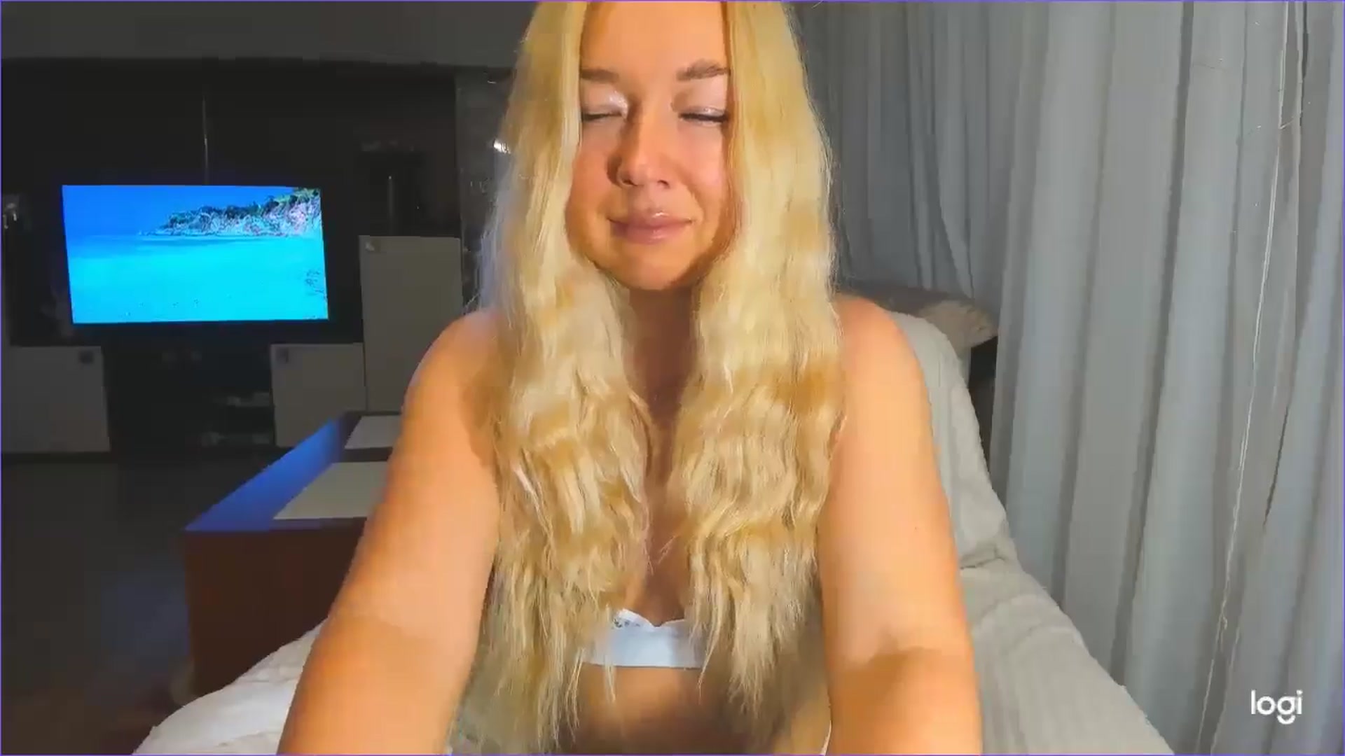 Gallery image thumbnail from FlamingoDream's myfreecams stream on, 06/03/2025, 21:10 image 9 of 20