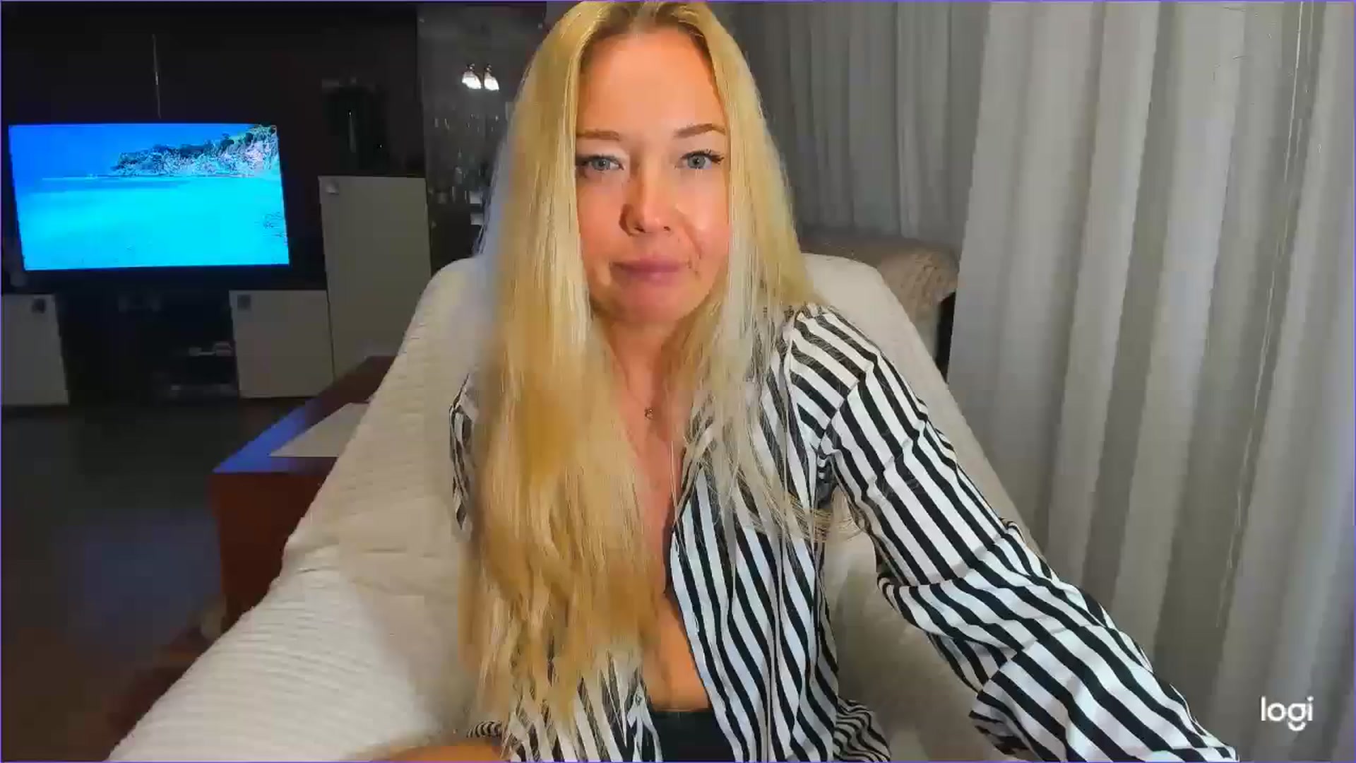 Gallery image thumbnail from FlamingoDream's myfreecams stream on, 06/05/2025, 24:09 image 3 of 20