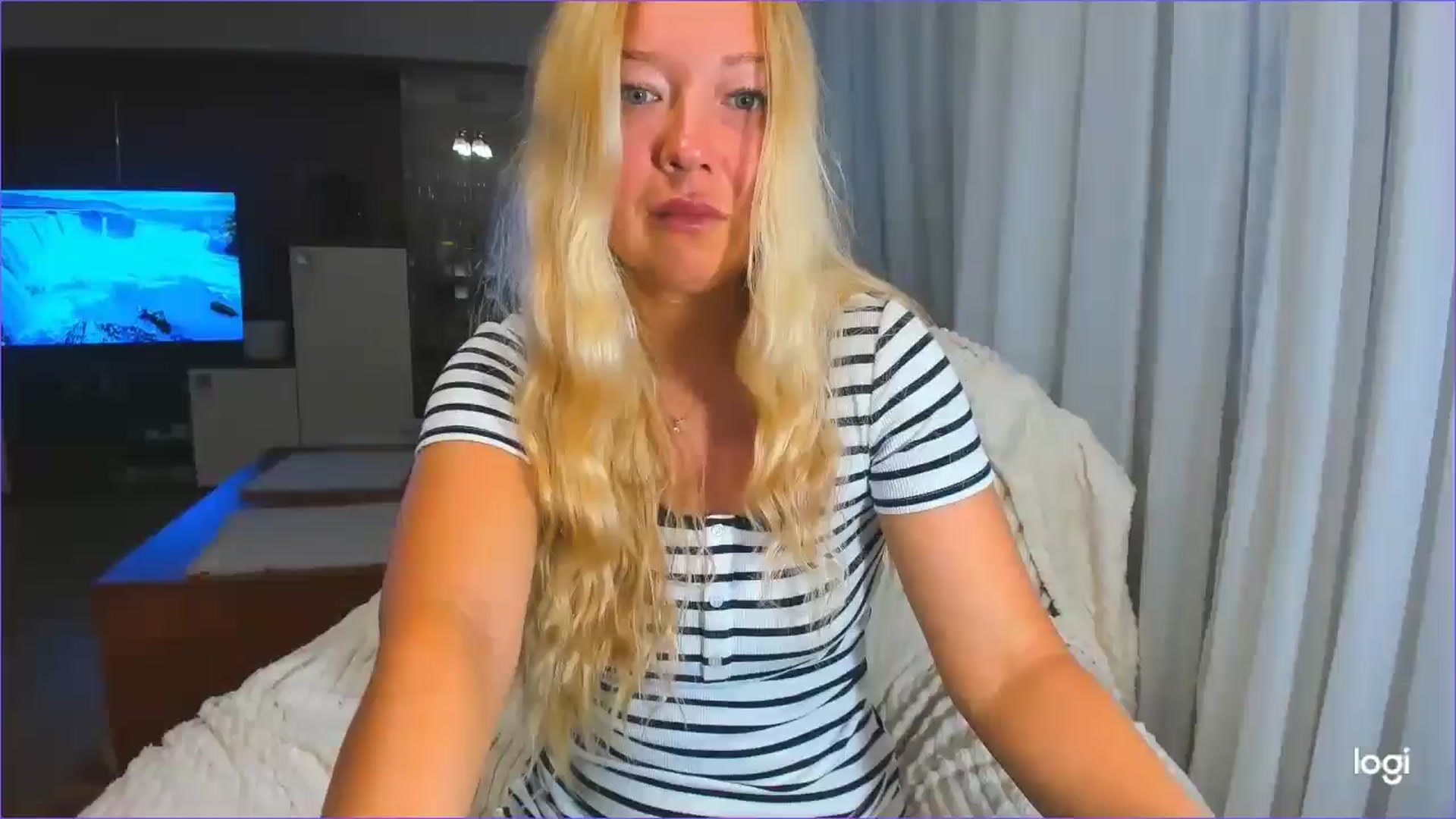 Gallery image thumbnail from FlamingoDream's myfreecams stream on, 06/18/2025, 19:51 image 9 of 20