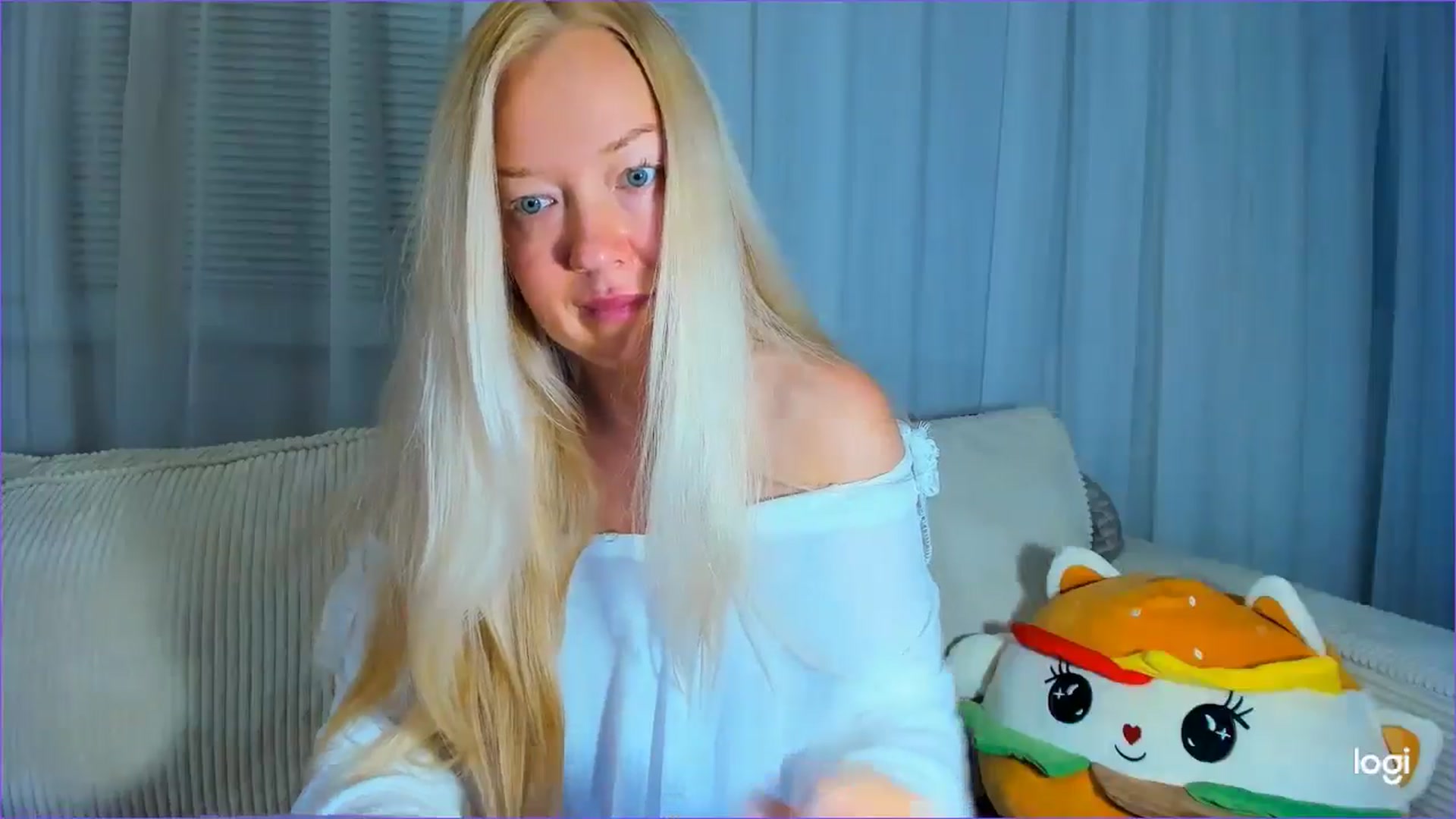 Gallery image thumbnail from FlamingoDream's myfreecams stream on, 08/27/2025, 20:45 image 15 of 20