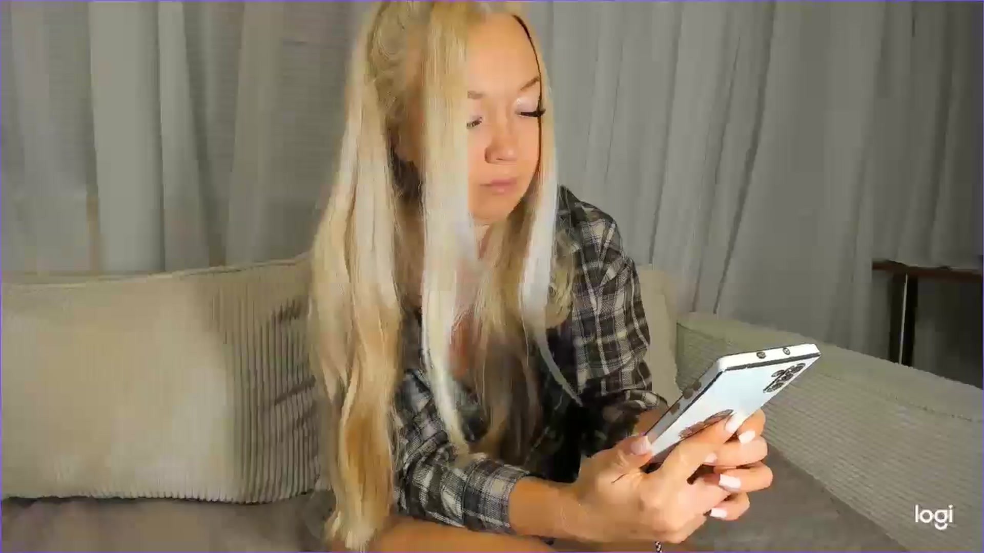 Gallery image thumbnail from FlamingoDream's myfreecams stream on, 10/06/2025, 22:10 image 16 of 20