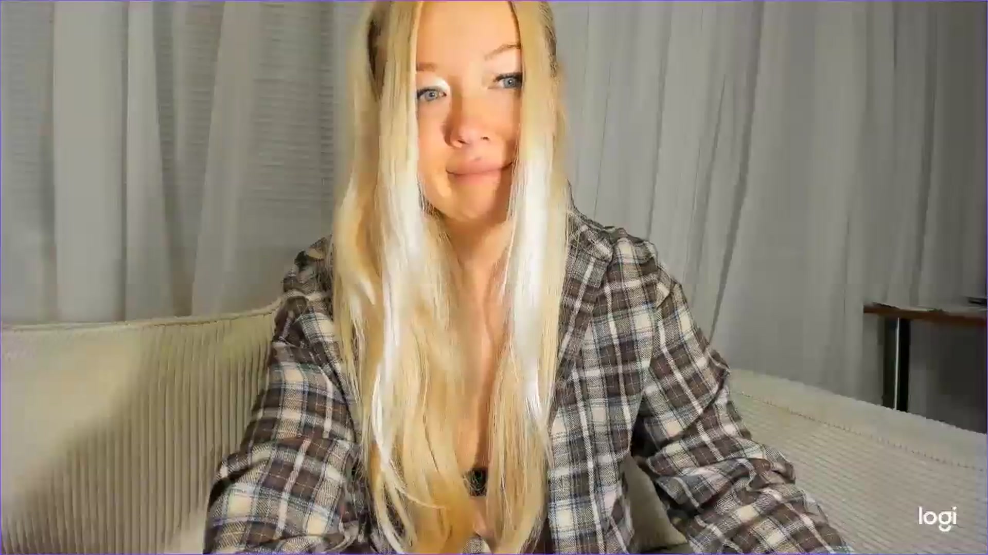 Gallery image thumbnail from FlamingoDream's myfreecams stream on, 10/06/2025, 23:46 image 17 of 20