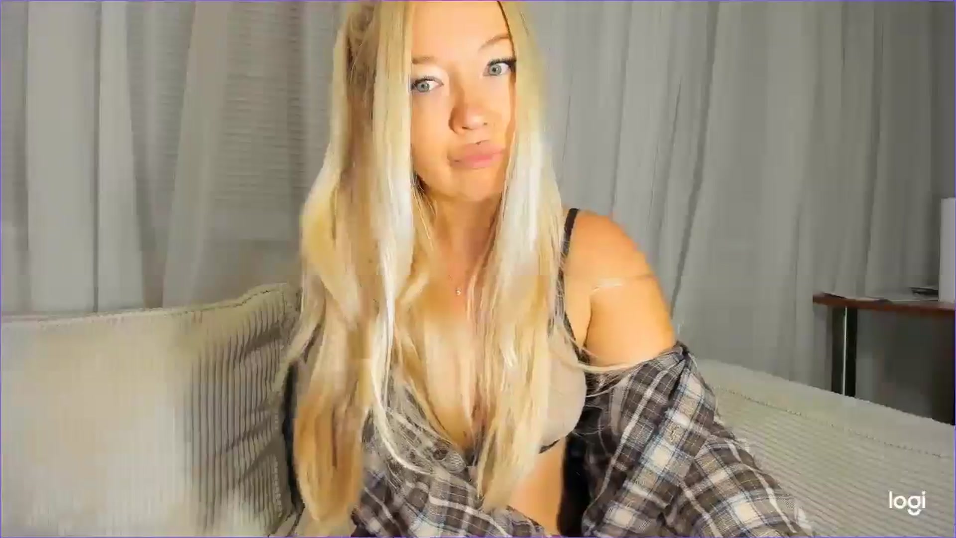 Gallery image thumbnail from FlamingoDream's myfreecams stream on, 10/06/2025, 23:46 image 6 of 20