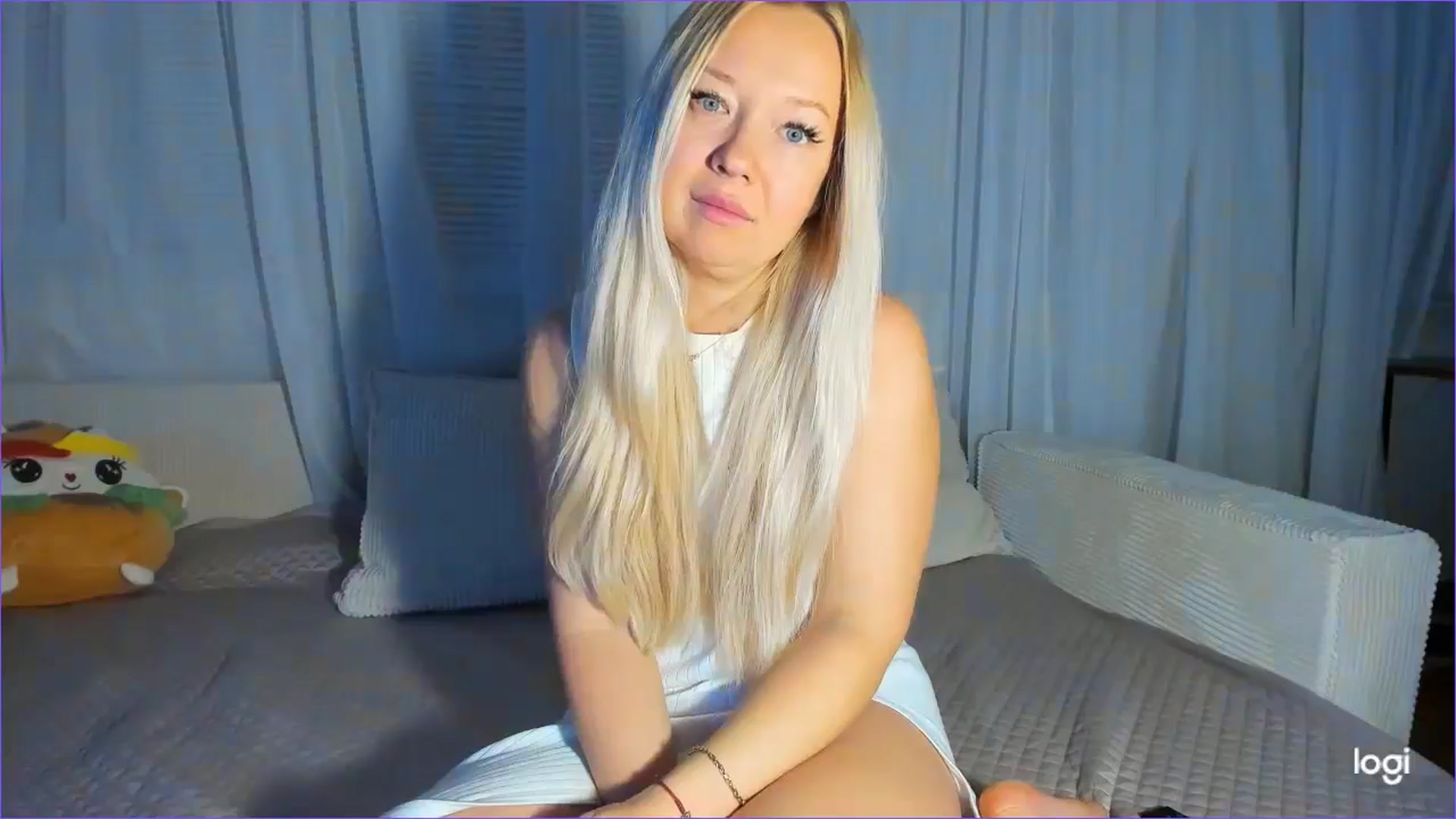 Gallery image thumbnail from FlamingoDream's myfreecams stream on, 10/28/2025, 24:06 image 18 of 20