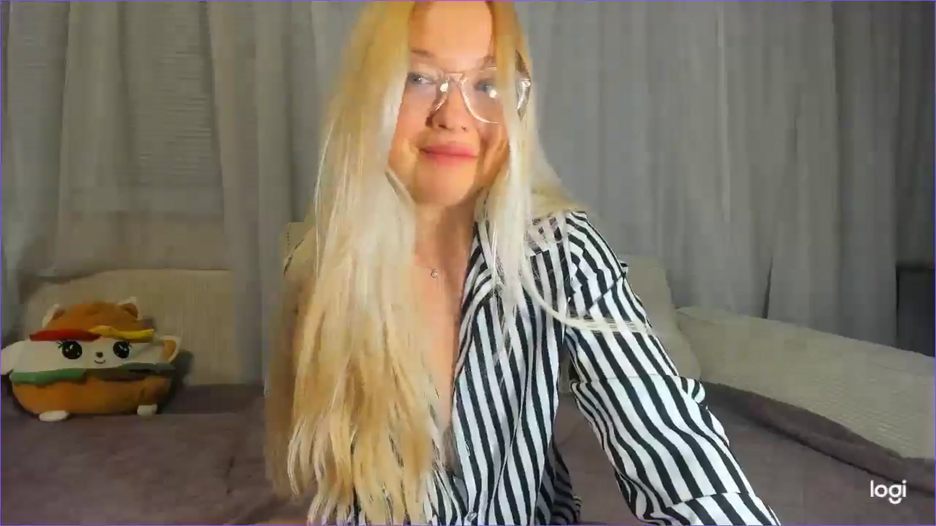 Gallery image thumbnail from FlamingoDream's myfreecams stream on, 11/05/2025, 01:37 image 3 of 20