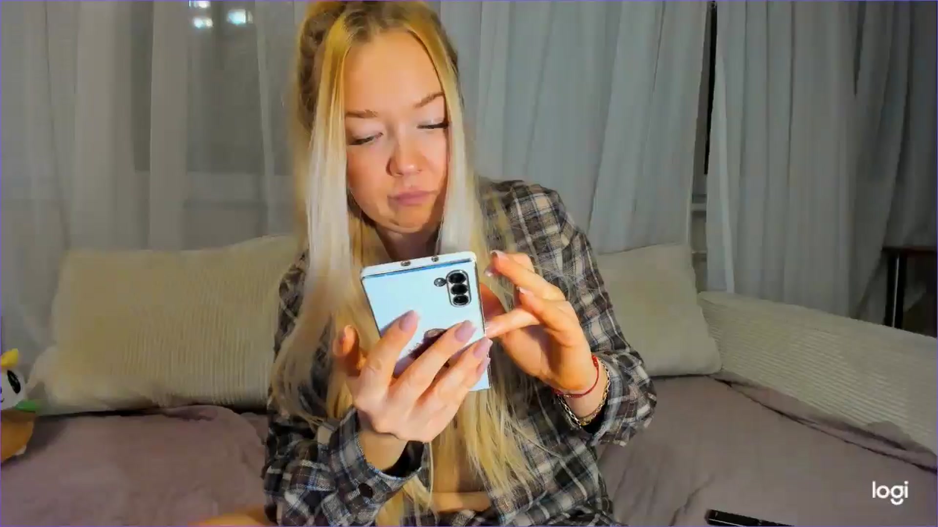 Gallery image thumbnail from FlamingoDream's myfreecams stream on, 11/22/2025, 24:17 image 16 of 20